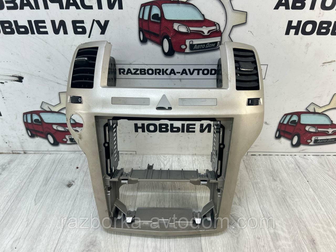 Центральна накладка, консоль торпеди Opel Zafira B (2005-2011) OE:13144402, 13162556