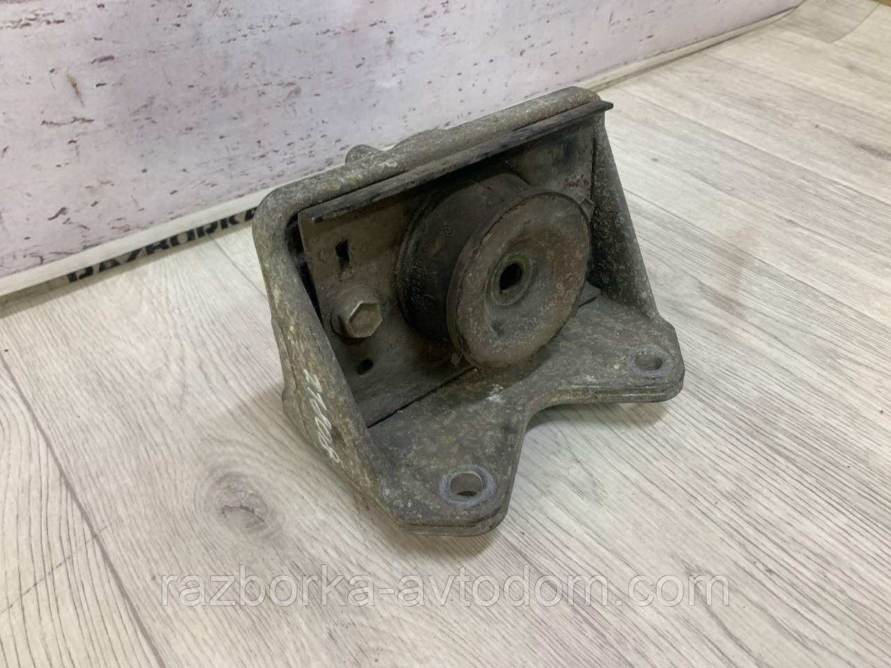 Кронштейн/ Кріплення подушка коробки передач Renault Master II (98-) ОЕ: 7700308760 OE: 8200107258