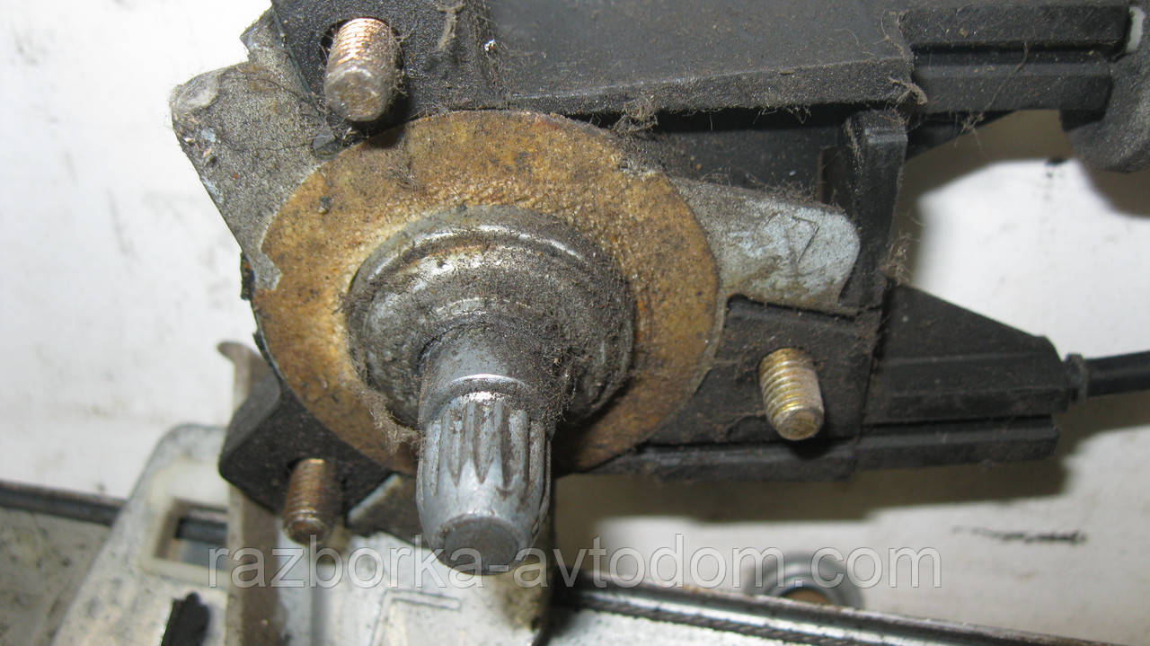 Склопідіймач передній правий (механічний) Mazda 121 DB (1990-1996) OE: D061-58-560B фото 2