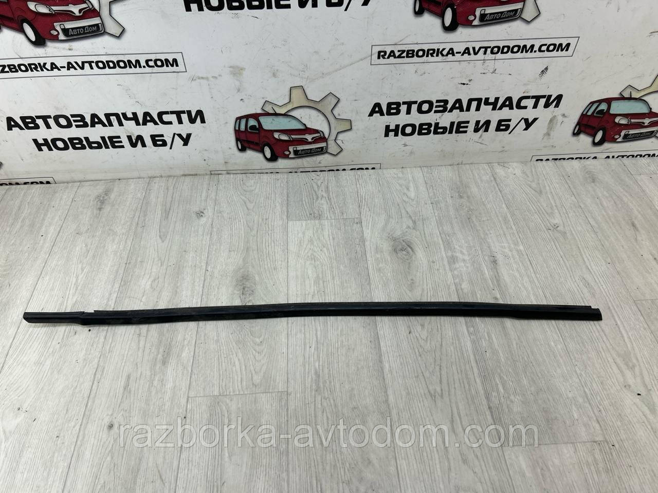 Ущільнювальна гумка скла дверей передньої правої (молодинг) PEUGEOT 407 (04-11) OE:9334C6