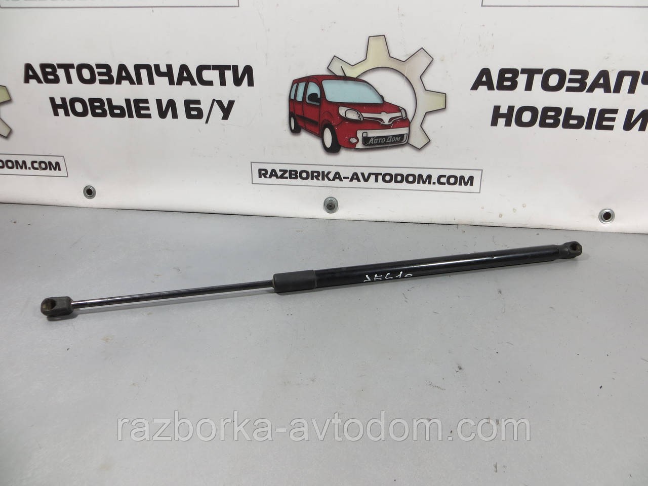 Амортизатор кришки багажника (універсал) VW Passat B8 (2014-2019) ОЕ: 3G9827550A