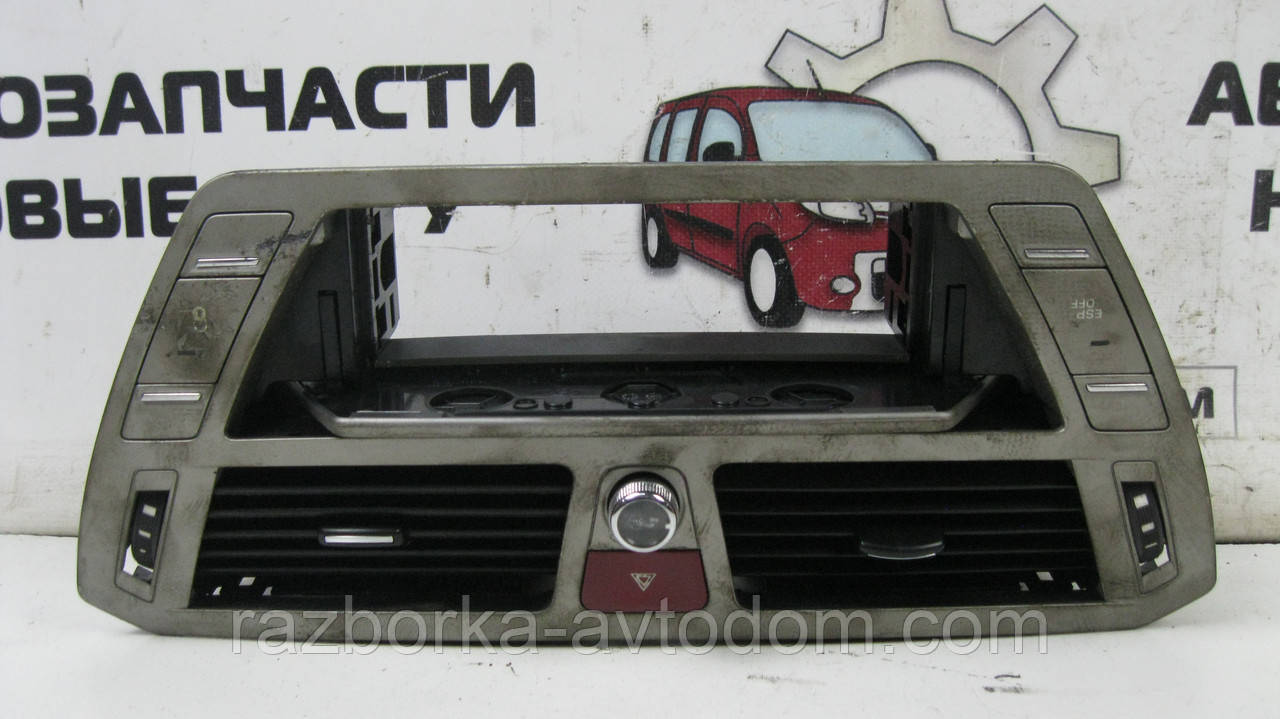 Дефлектор/повітродув центральний Citroen C4 Picasso (2006-2013) OE:8265AN