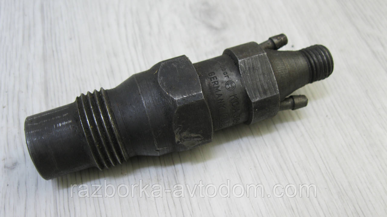Форсунка дизельна 2.4D VW Lt 28-55, Transporter T4, Passat B3 OE: 068130201C