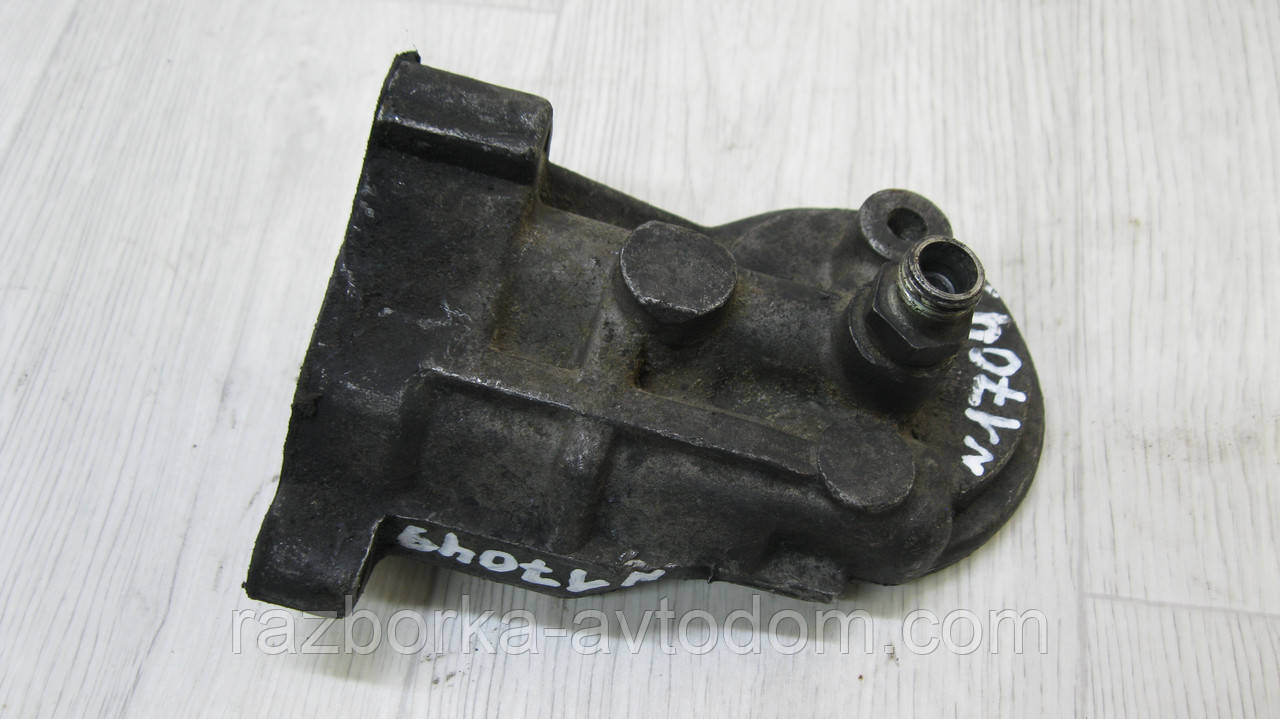 Корпус оливного фільтра VW Passat B3 (1988-1993), Audi 100 C3 (1982-1991) OE: 068115417T