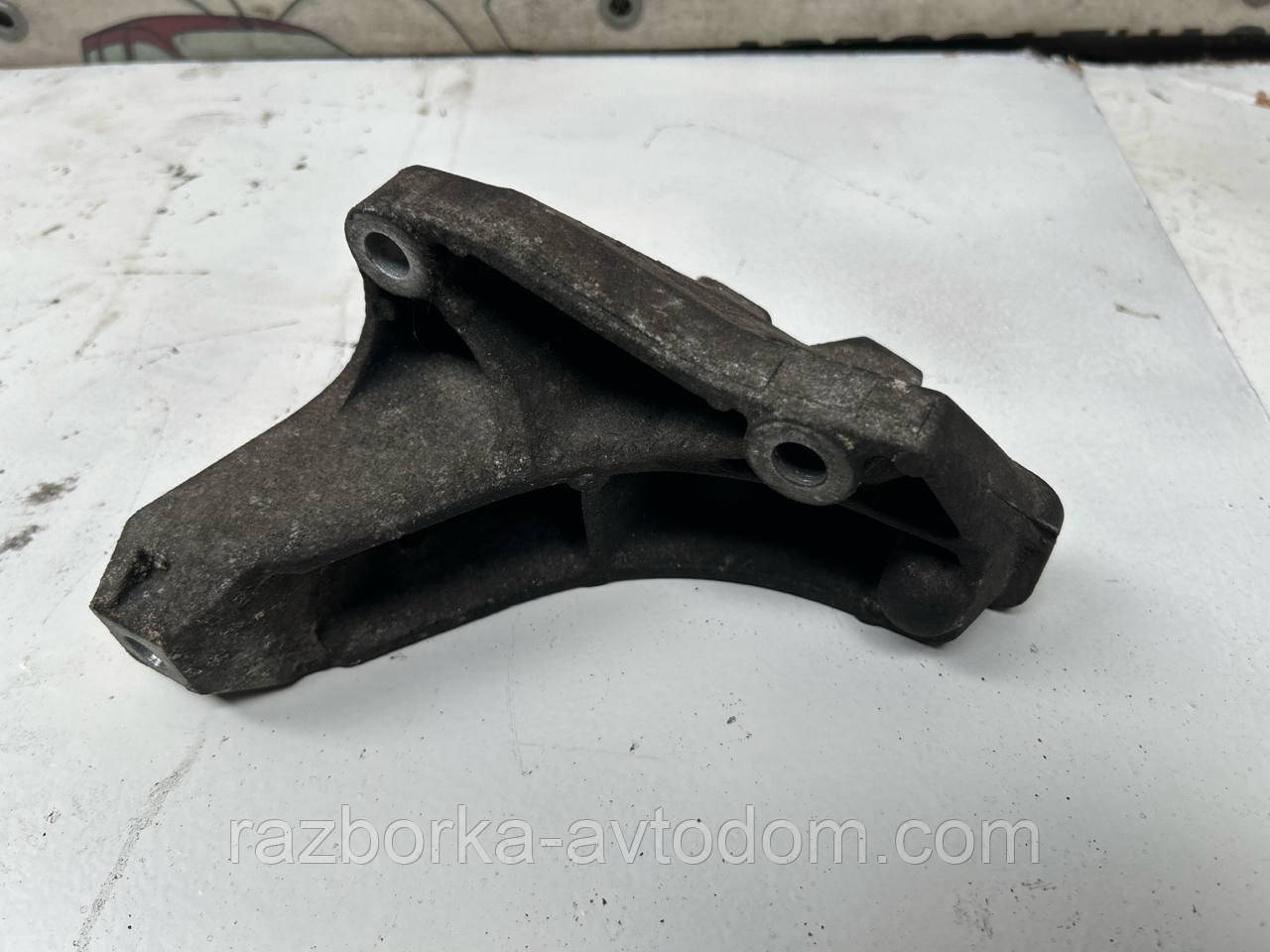 Кроншетйн кріплення КПП VW Golf 4, Bora, Skoda Octavia Tour OE:1j0199117q