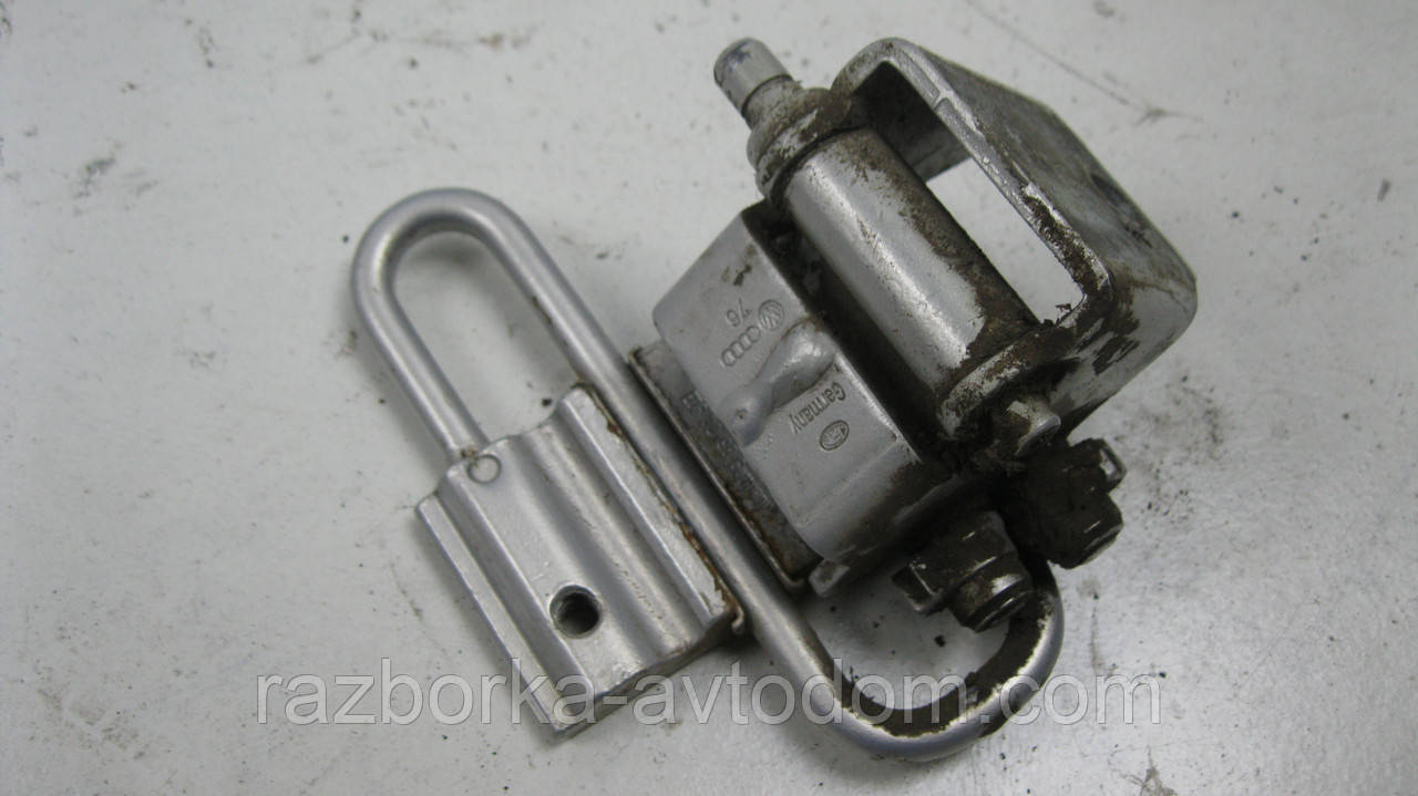 Петля задньої лівої двері VW Passat B5 (1997-2000), Audi 80 B3 (1986-1991  OE:3B4833411B