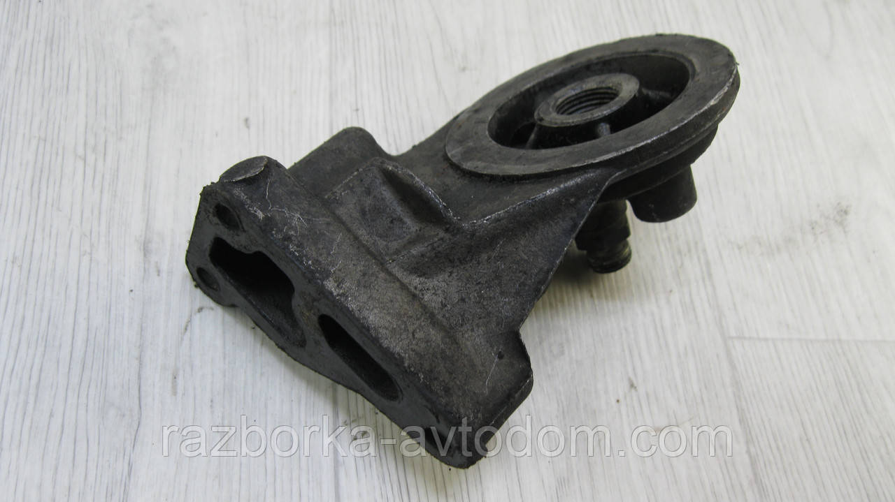 Корпус оливного фільтра VW Passat B3 (1988-1993), Audi 100 C3 (1982-1991) OE: 068115417T