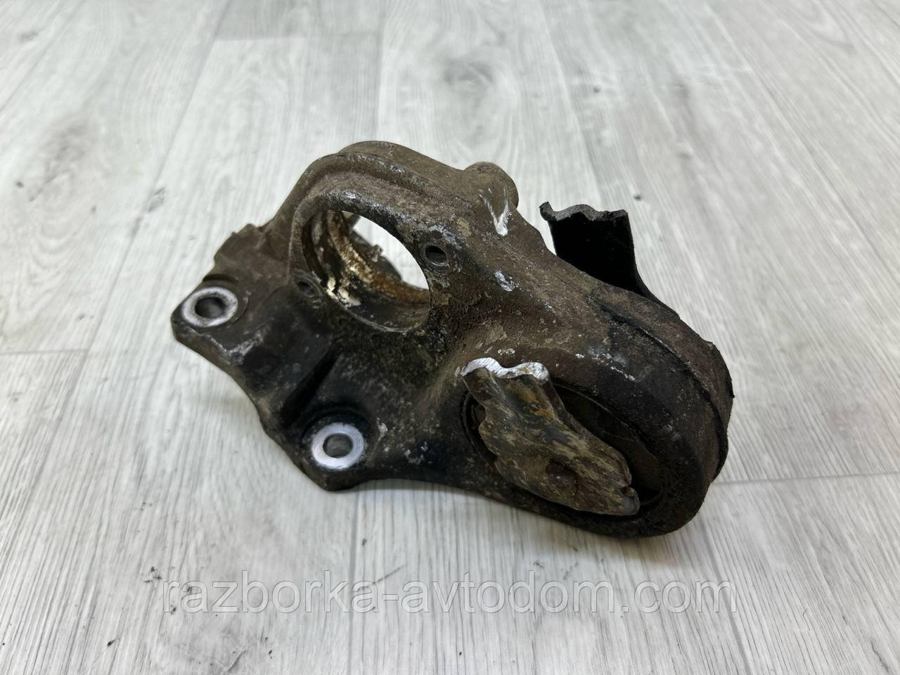 Кронштейн підвісного підшипника напіввось правої 1.6HDI Citroen Berlingo (03-), Peugeot 307 OE:9644772380