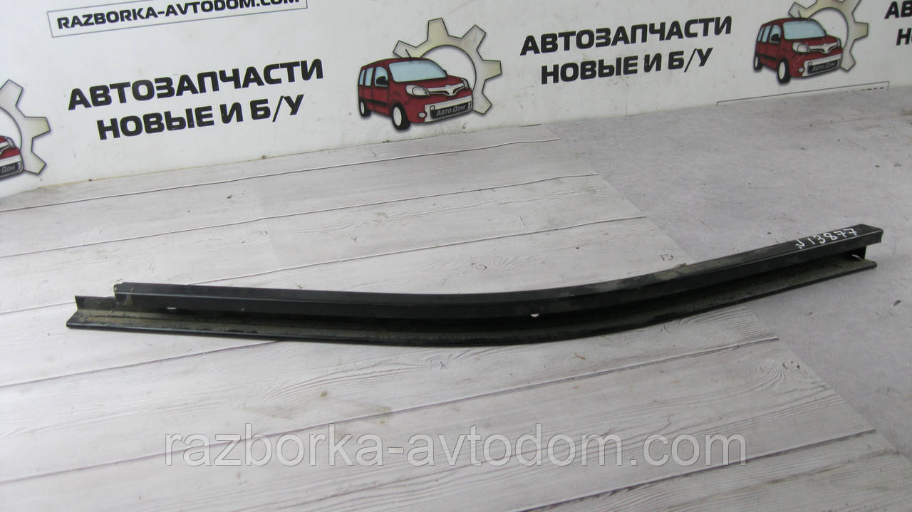 Напрямна салазка дверцят бічного зсувного правого нижня Opel combo (01-11) OE:24403080