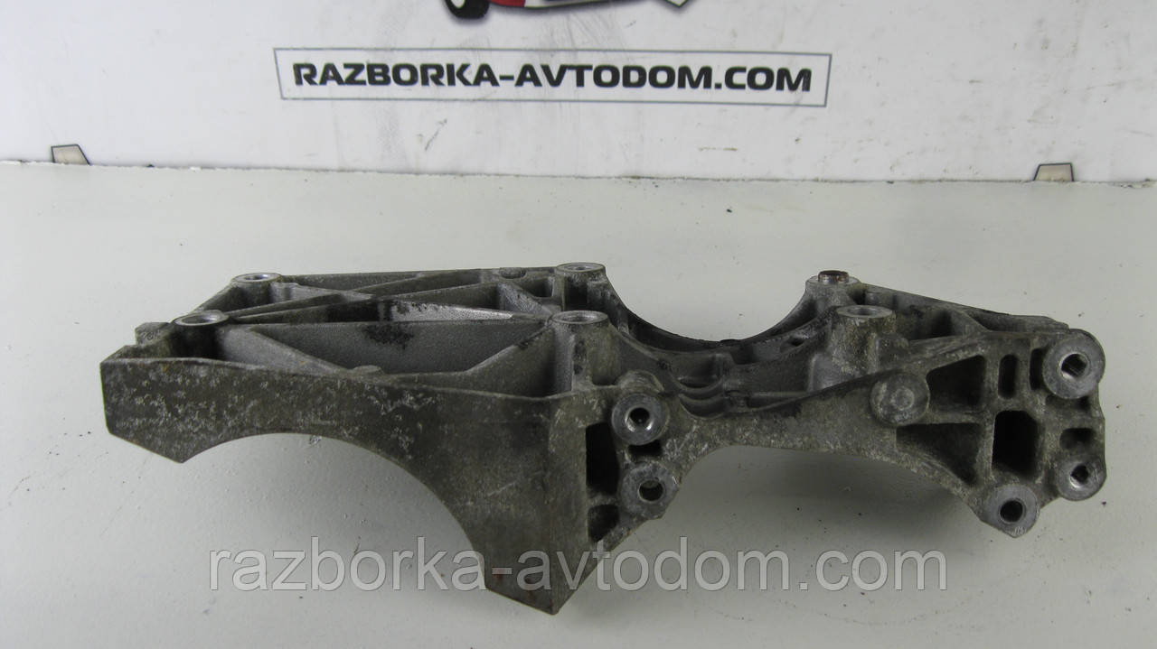Кронштейн генератора VW Touran (03-10), Golf plus (05-14), Caddy (04-15) OE:038903143AF