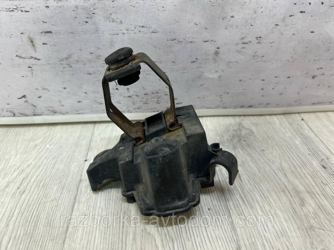 Кріплення, Тримач упору капота правий Renault Scenic 3, Grand Scenic 3 (09-16) OE:625580027R