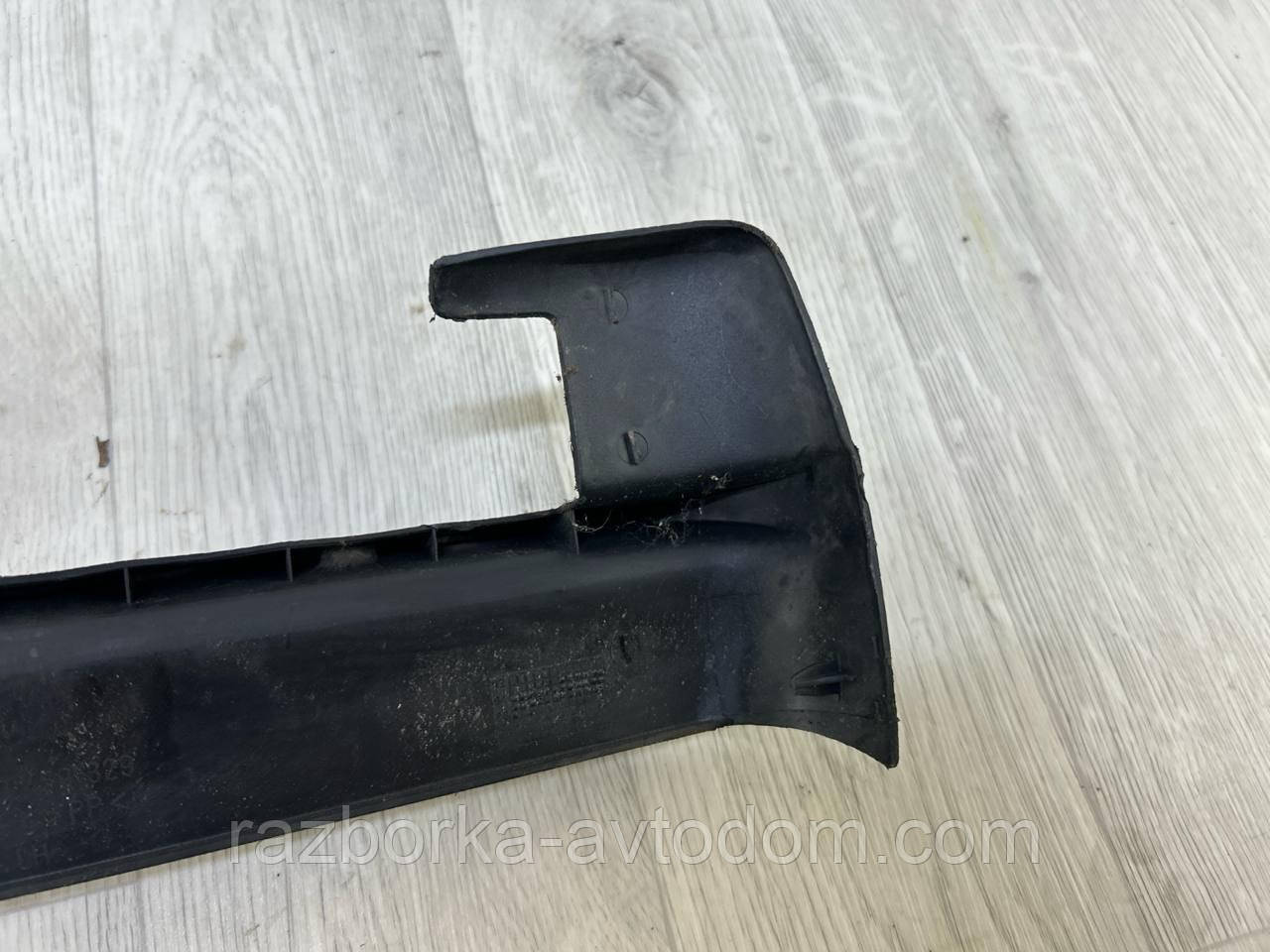Накладка салазки сидіння лівого переднього Opel Omega B (93-99) OE:90459329