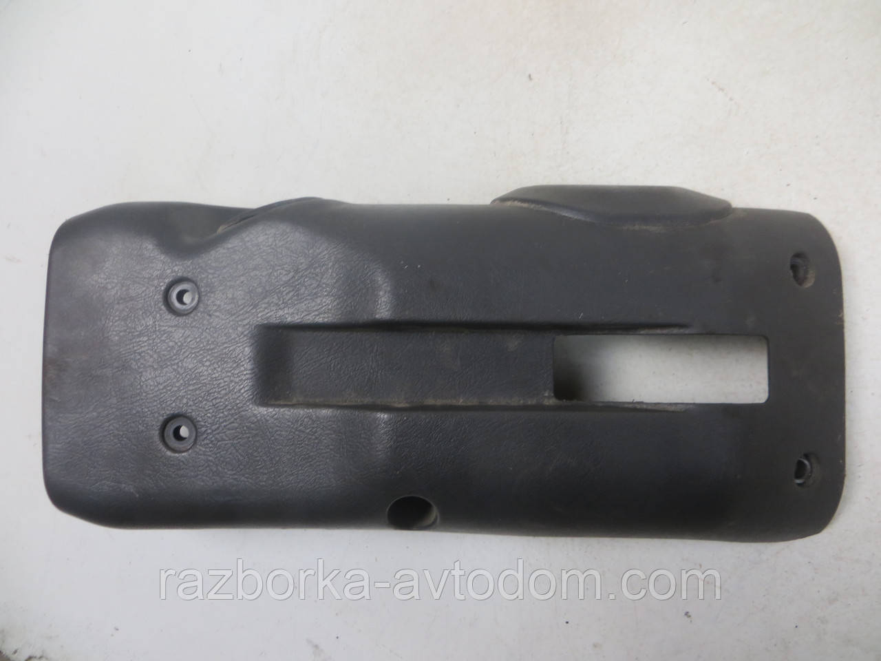 Кожух кермової колонки нижній Mitsubishi Pajero Sport 1 (1997-2009) OE:MR240231