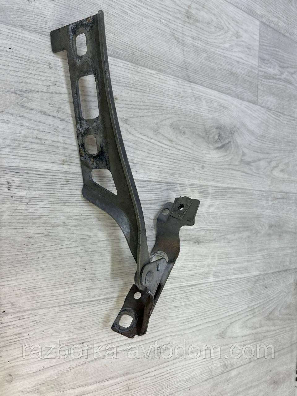 Петля капота права Opel Zafira B (05-10) OE:13224577