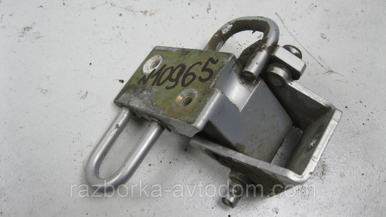 Петля задньої лівої двері VW Passat B5 (1997-2000), Audi 80 B3 (1986-1991  OE:3B4833411B