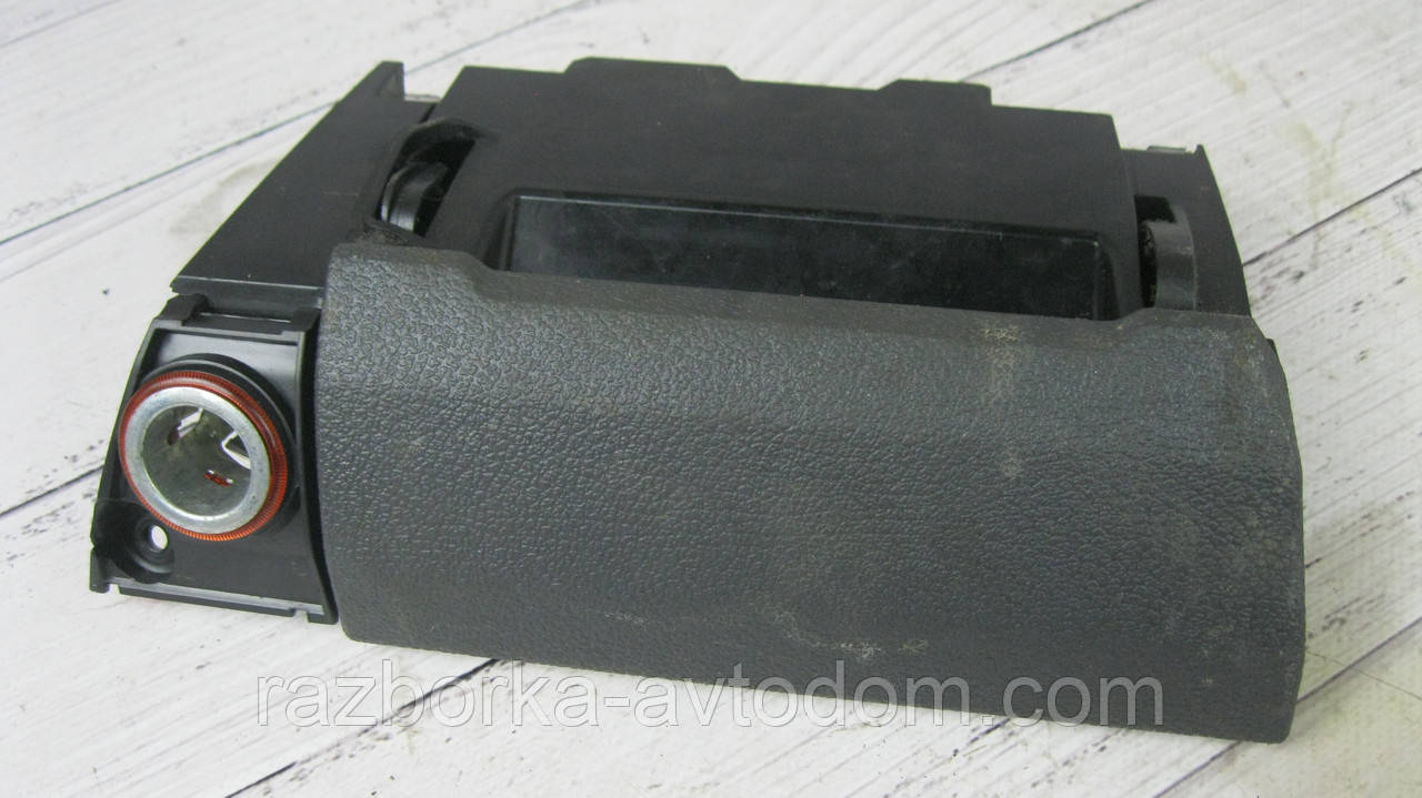 Пепельниця VW Touran (2003-2010) OE:1T1857961
