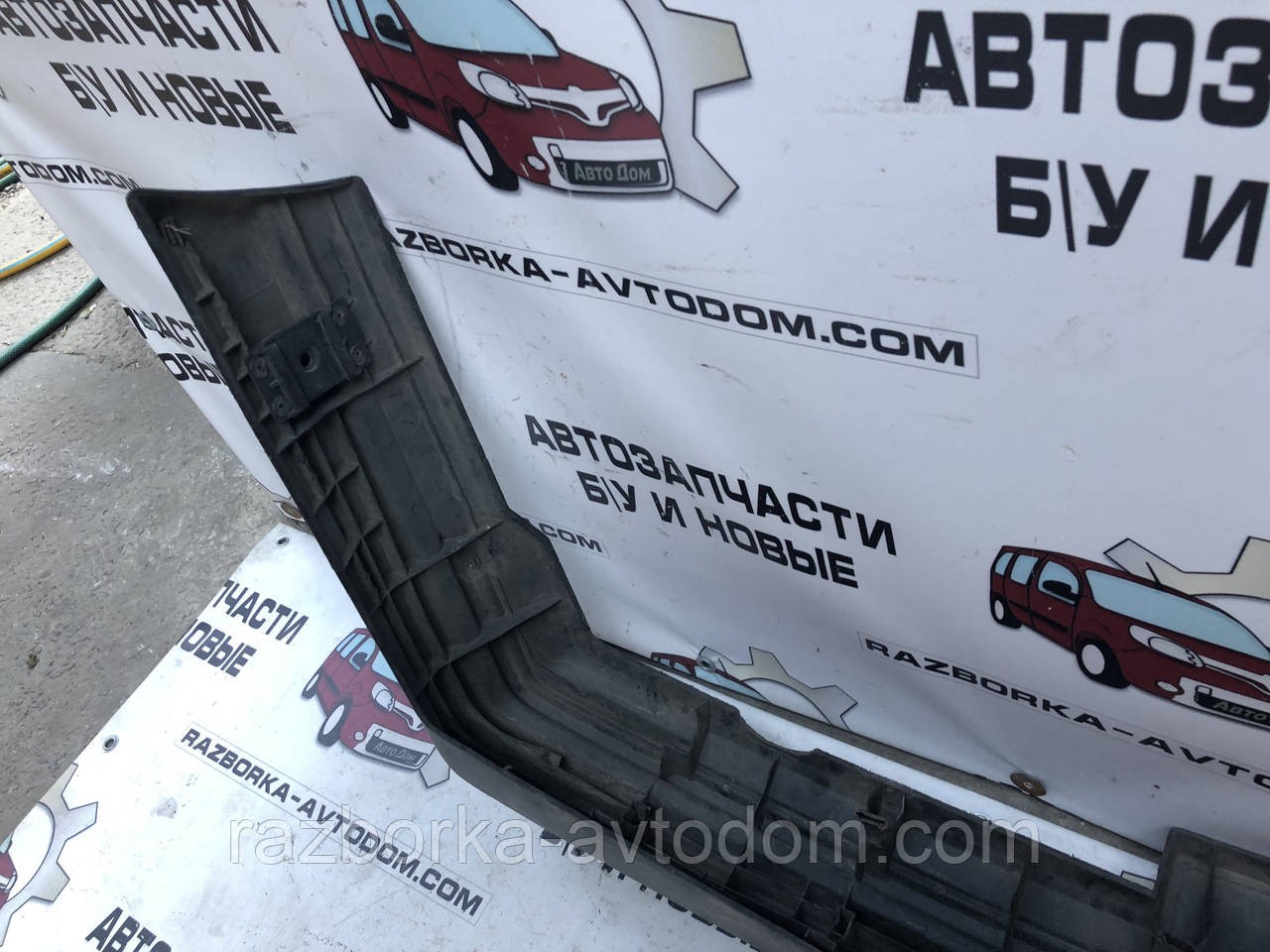 Бампер передній VW Santana B2 (81-84) OEM 325807221