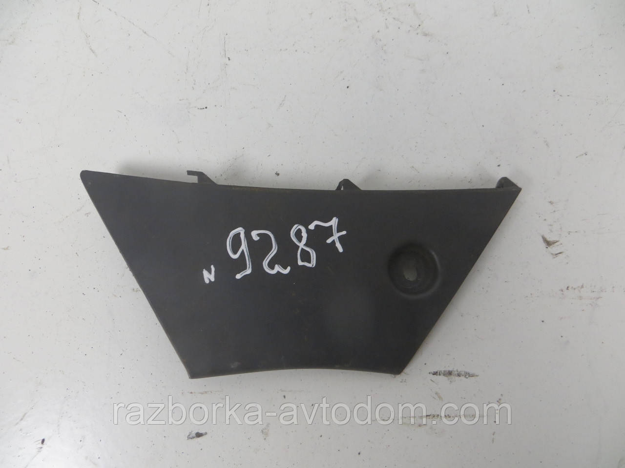 Накладка центральної консолі важеля права КПП Mitsubishi Pajero Sport 1 (1997-2009) OE:MR471917