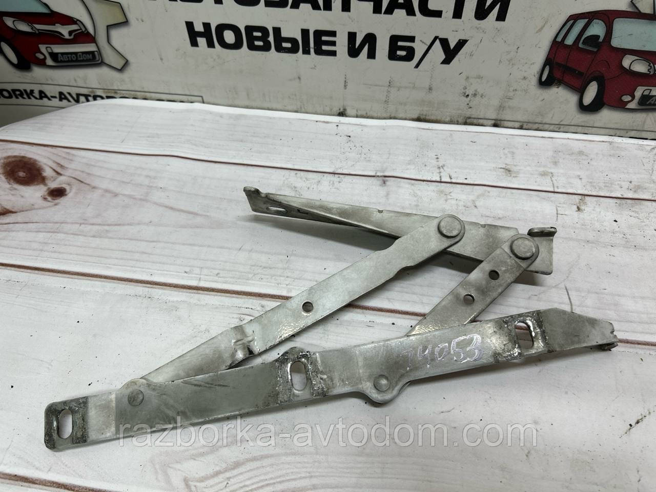 Петля капота ліва Mercedes Vito 638 (96-03), OE: A6387500251