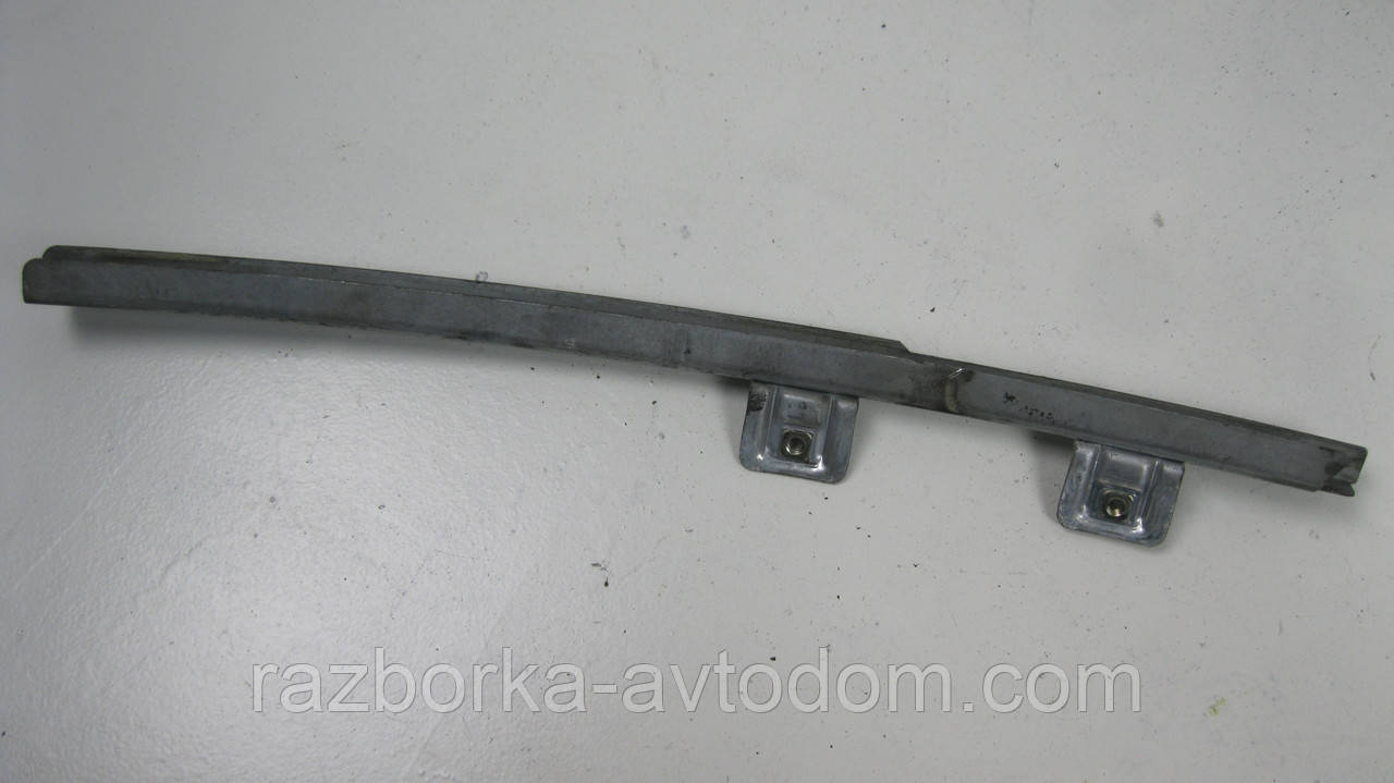 Напрямна скла задньої правої двері Opel Corsa C (2000-2012) OE:24449533