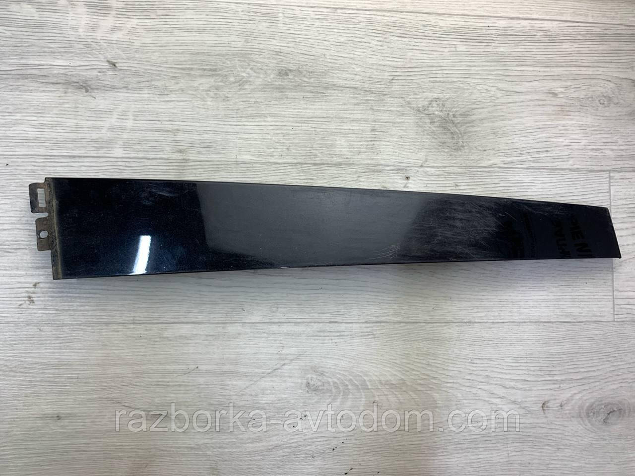 Накладка дверей задньої лівої (сидан) Skoda Superb (02-08) OE: 3B0839901