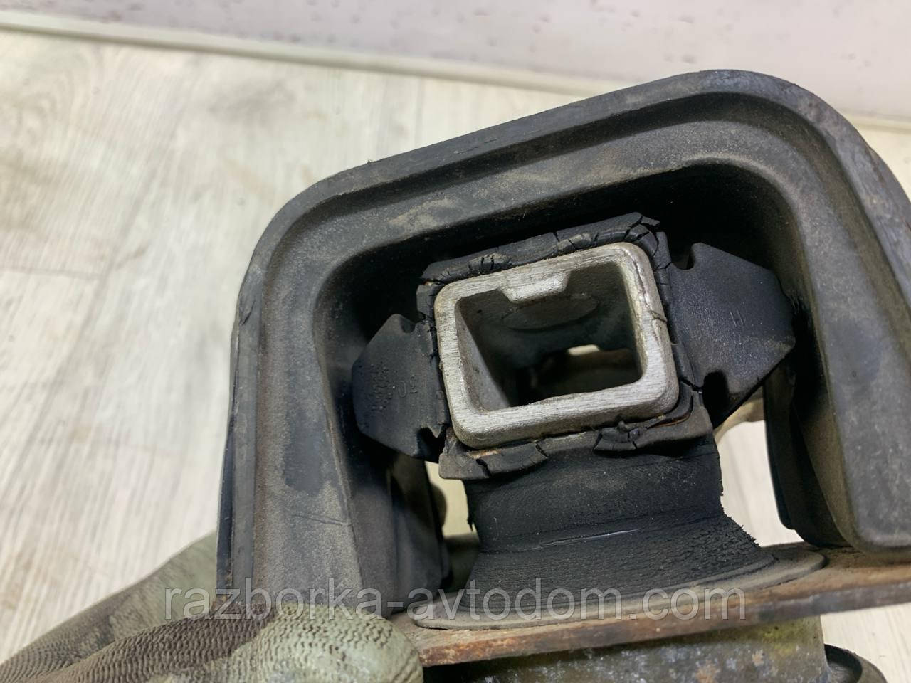 Подушка двигуна права Citroen Berlingo (-08), C4, Peugeot 307, 308, 508, 508 OE:9636845880