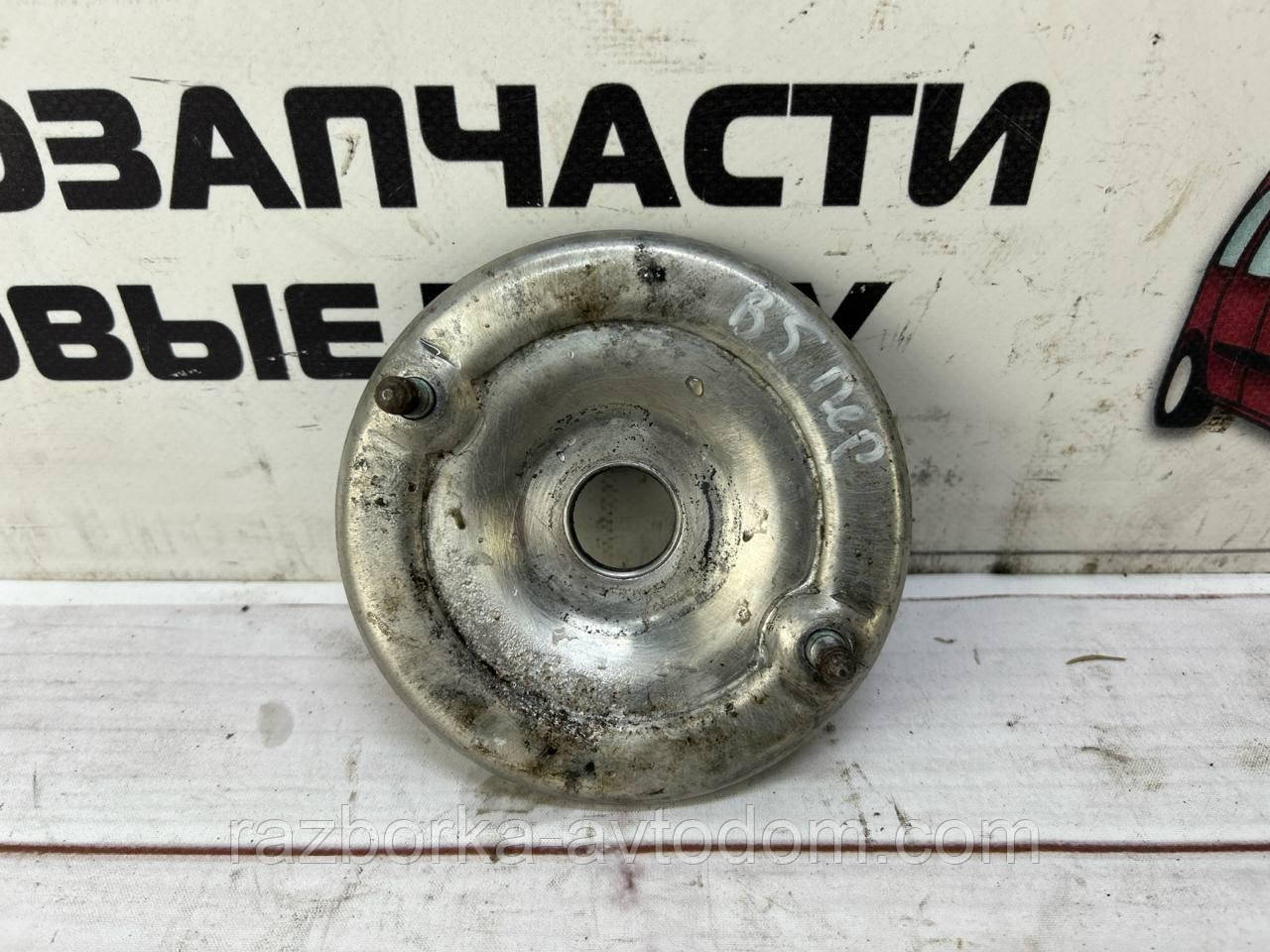 Опора тарілки амортизатора переднього з гумкою VW Passat B5 (96-05) OE: 8d0412109d