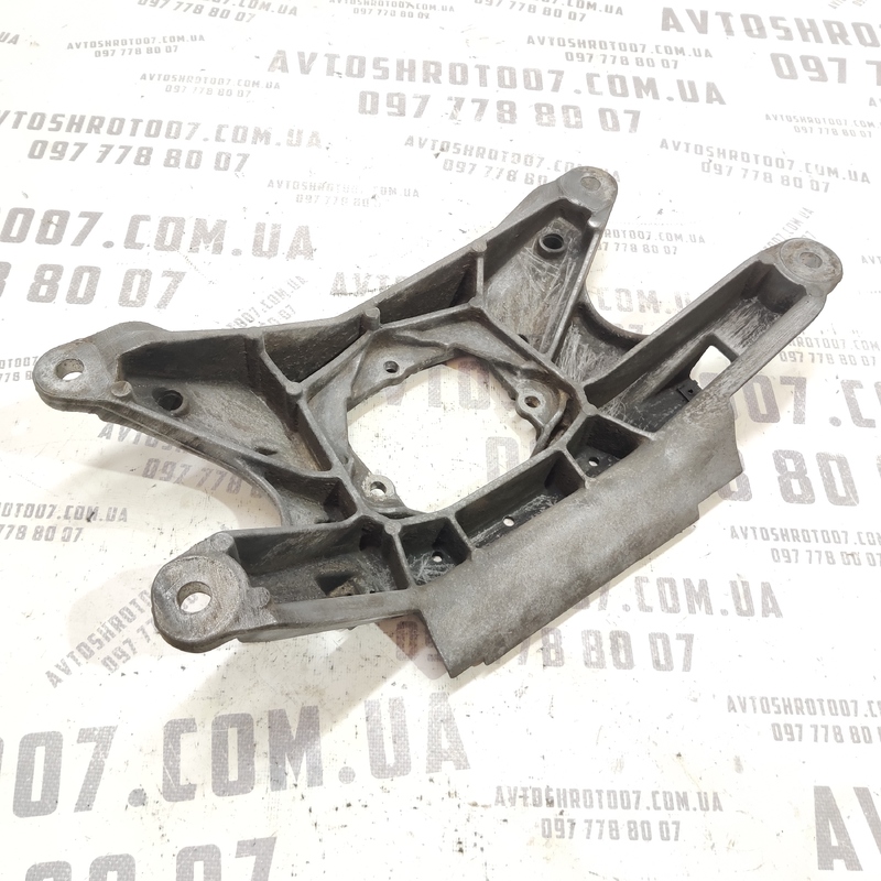 Кронштейн КПП Audi A4 B8 (07-15) 2.0 Дизель нижній