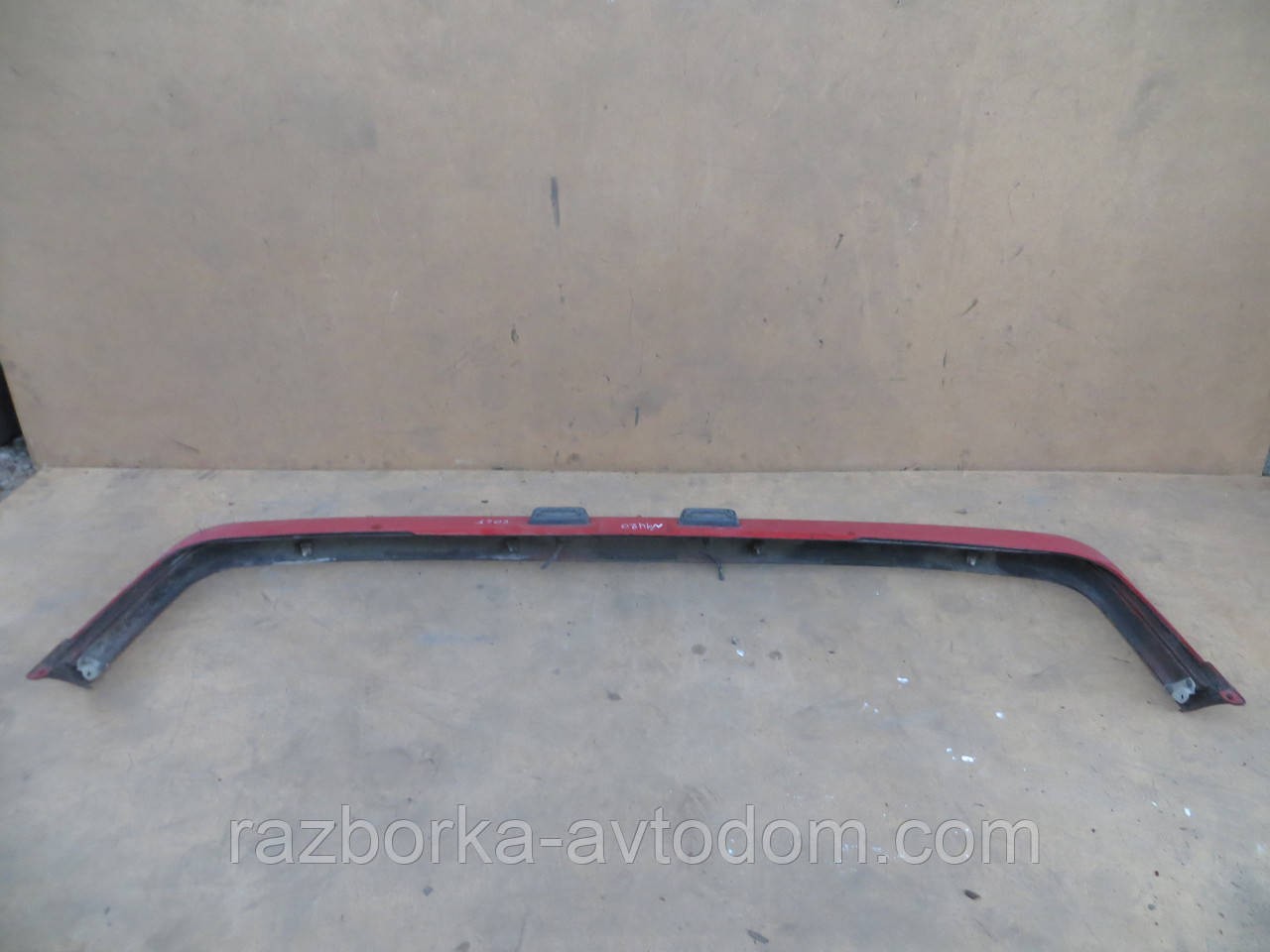 Бампер задній верх Mitsubishi Colt C50 (88-92) MB698121
