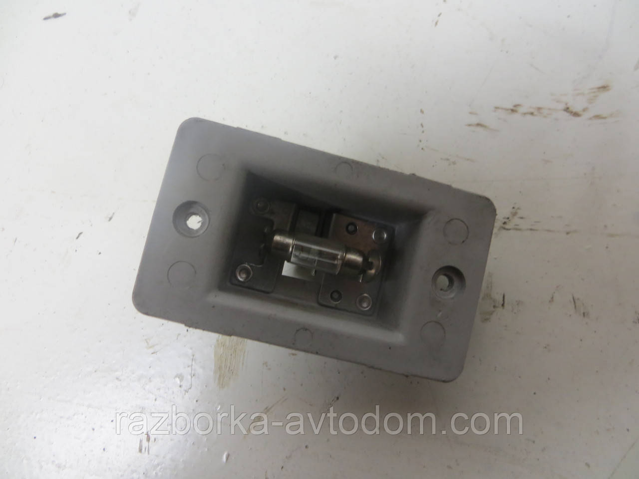 Підсвітка правих дверей Mitsubishi Pajero Sport 1 (1997-2009) OE:MB305621