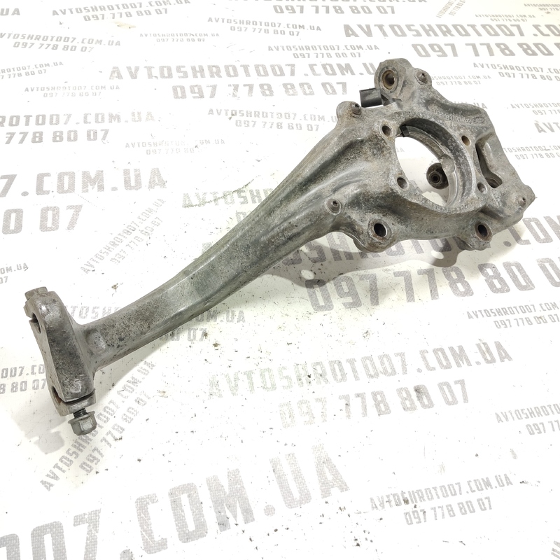 Цапфа передня права Audi A4 B8 (07-15) 2.0 дизель