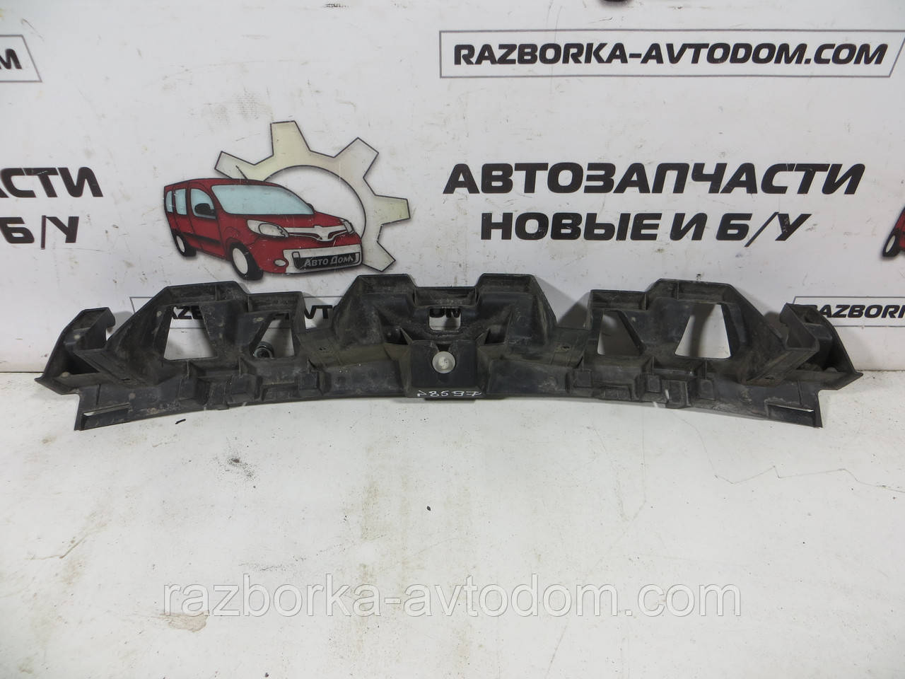 Кронштейн кріплення бампера заднього центрального хетчбек Renault Megane 2 (2003-2009) ОЕ: 8200074445
