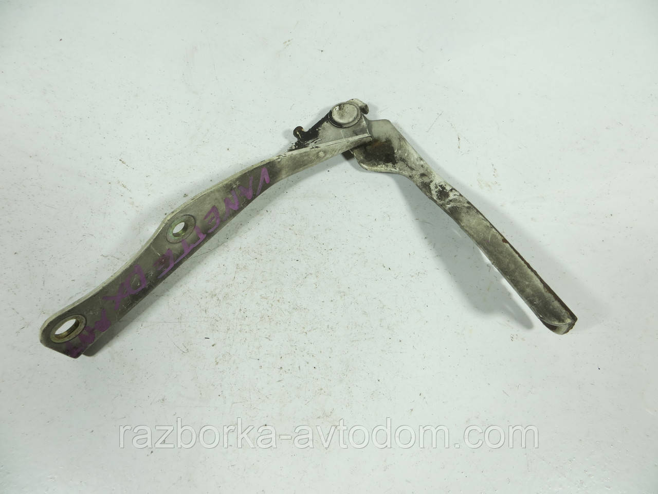 Петля капота права NISSAN VANETTE C23 (1991-2001) ОЕ: 654000C010