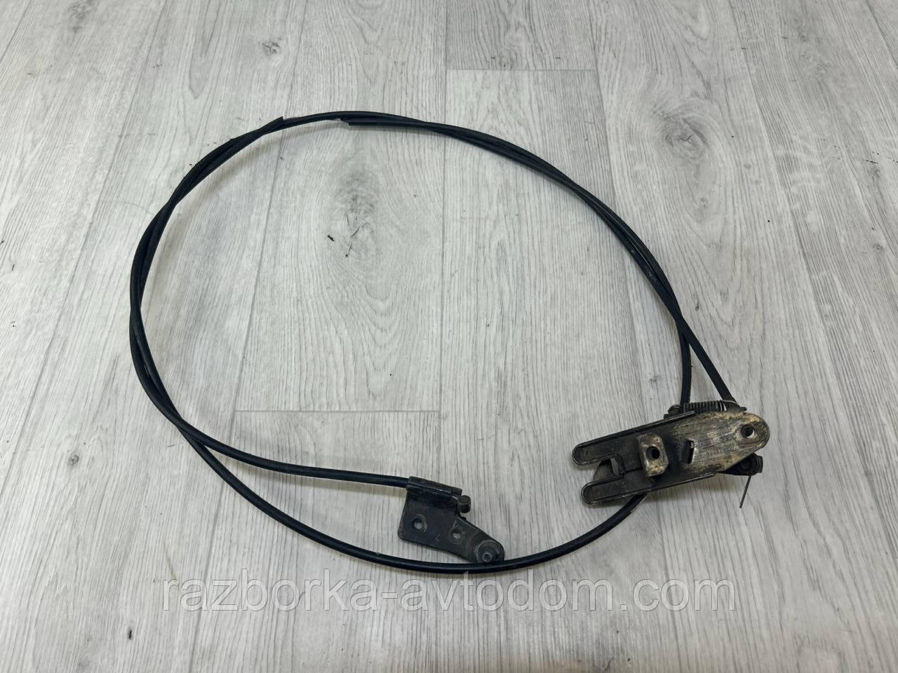 Замок капота (механізм) VW Passat B2 (80-88) OE:823823507