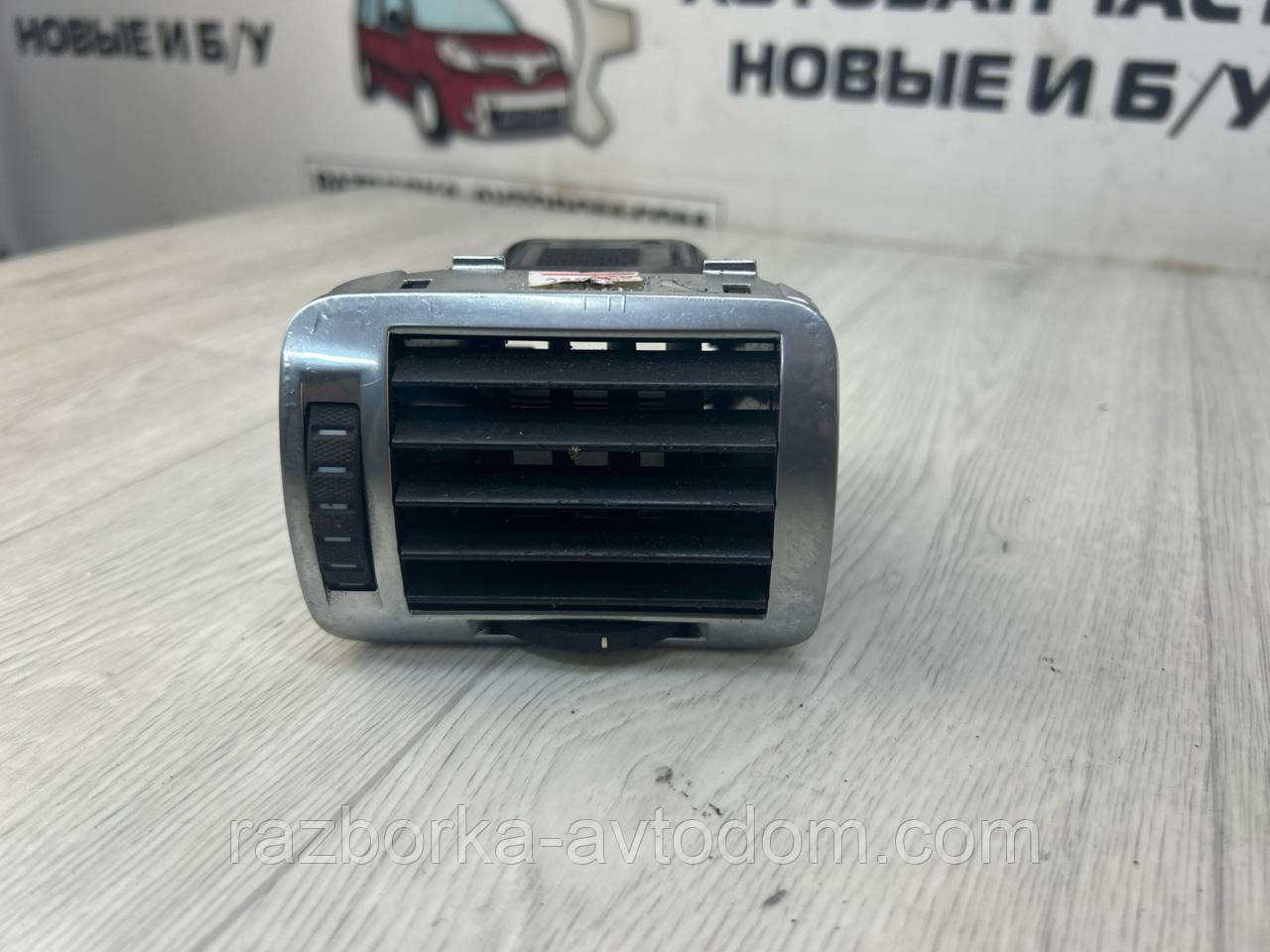 Дефлектор (віддушування) торпеди правий Skoda Superb 1 (02-08) OE:3u0819702g