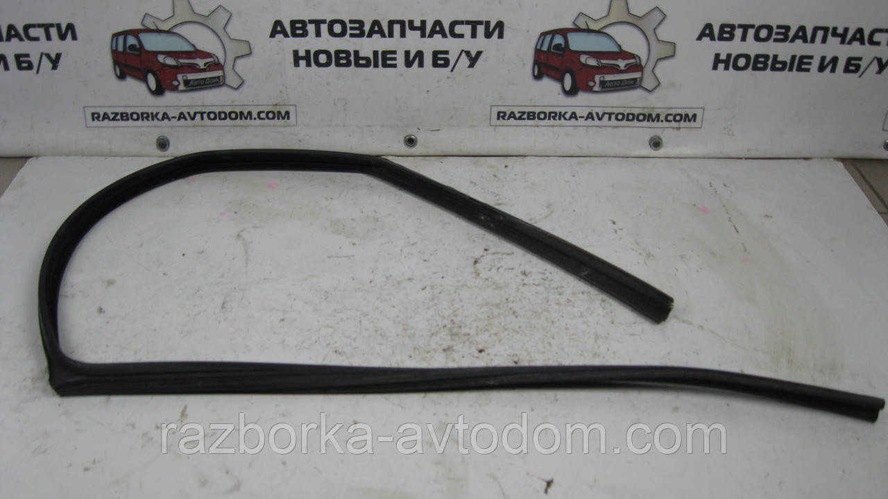 Ущільнювальна гумка скла задніх правих дверей Opel Vectra B (1995-2002) OE:90464294