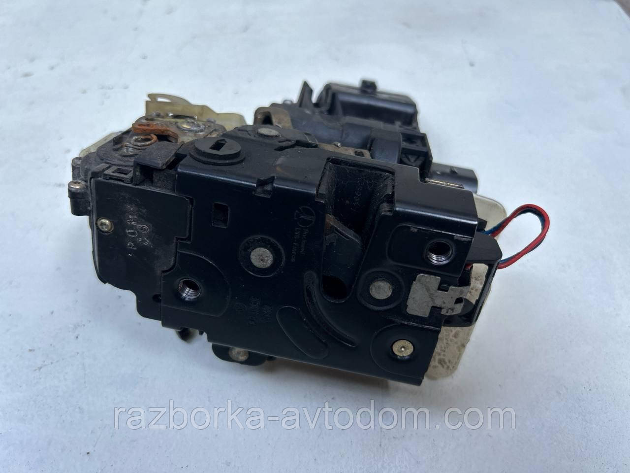 Замок задньої лівої двері (електро 6pin) VW Passat B5 96-05, Golf 4, Skoda SuperB, Caddy 2 OE: 3304839015A
