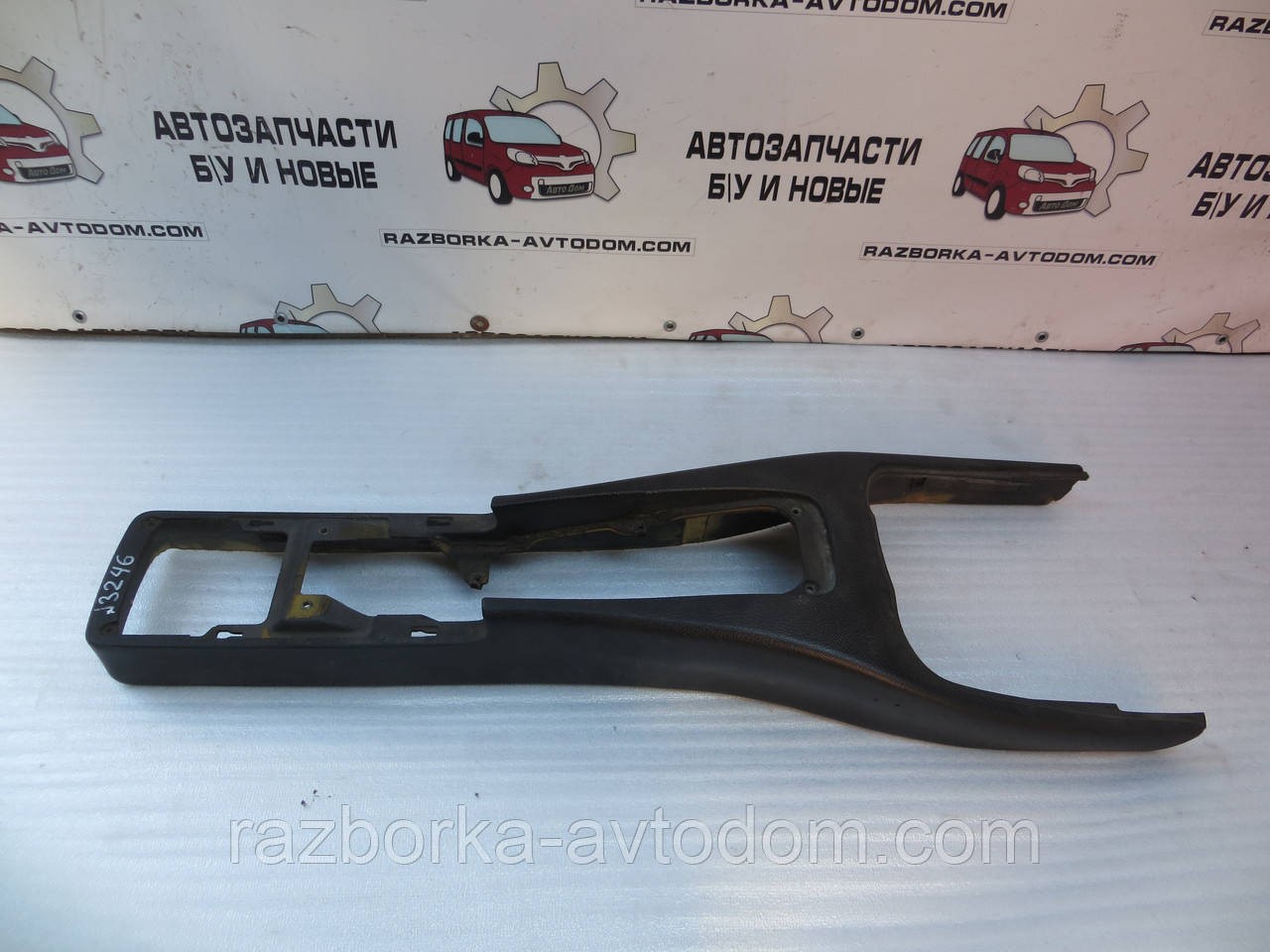 Центральна консоль у салоні Opel Omega B (1994-2003) OE:90459366