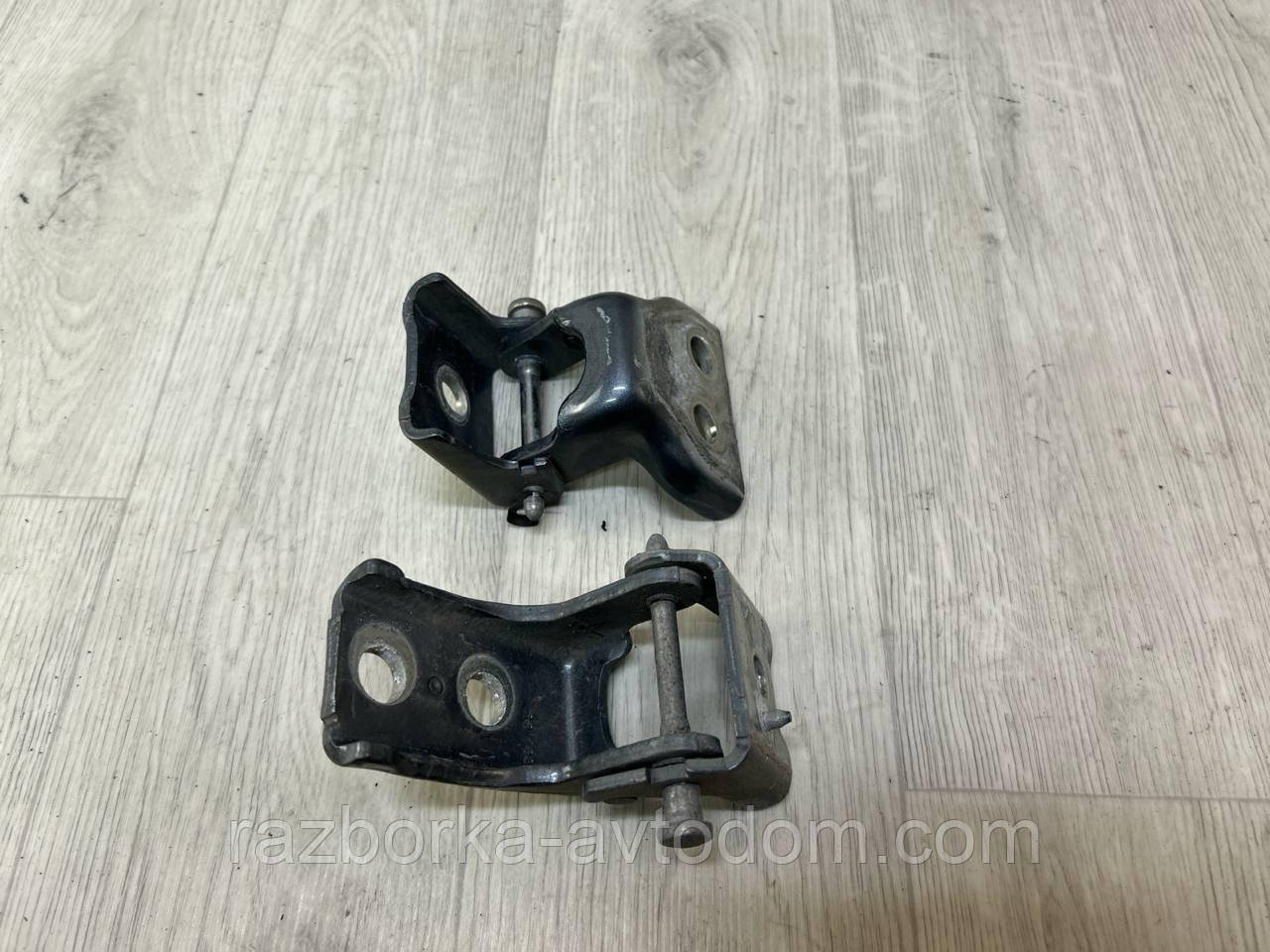 Петлі дверей задньої правої (комплект верх + низ) седан Peugeot 407 (04-11) OE:9035Q1, 9035Q3