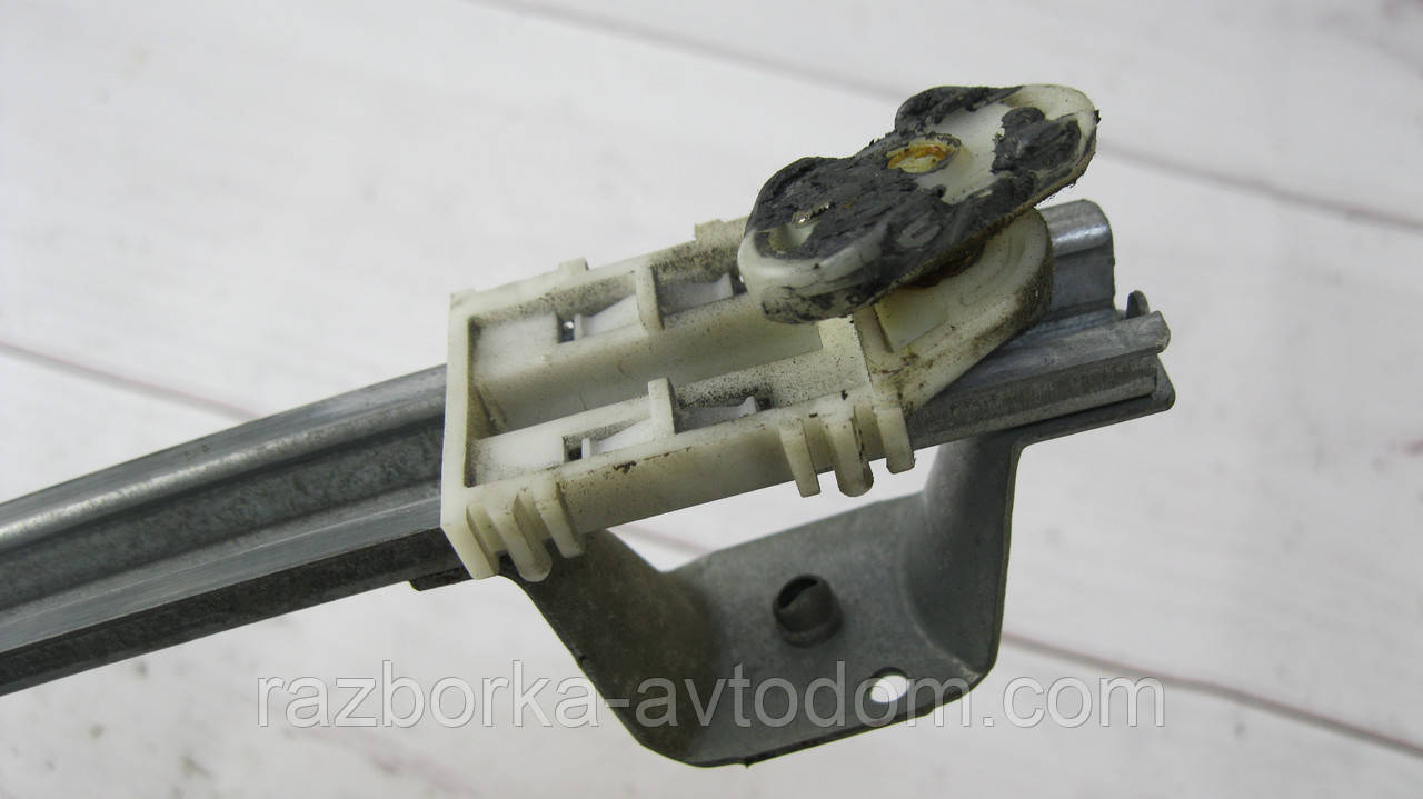 Напрямна скло передньої правої/лівої дверей Opel Corsa C (2000-2012) OE:13141974