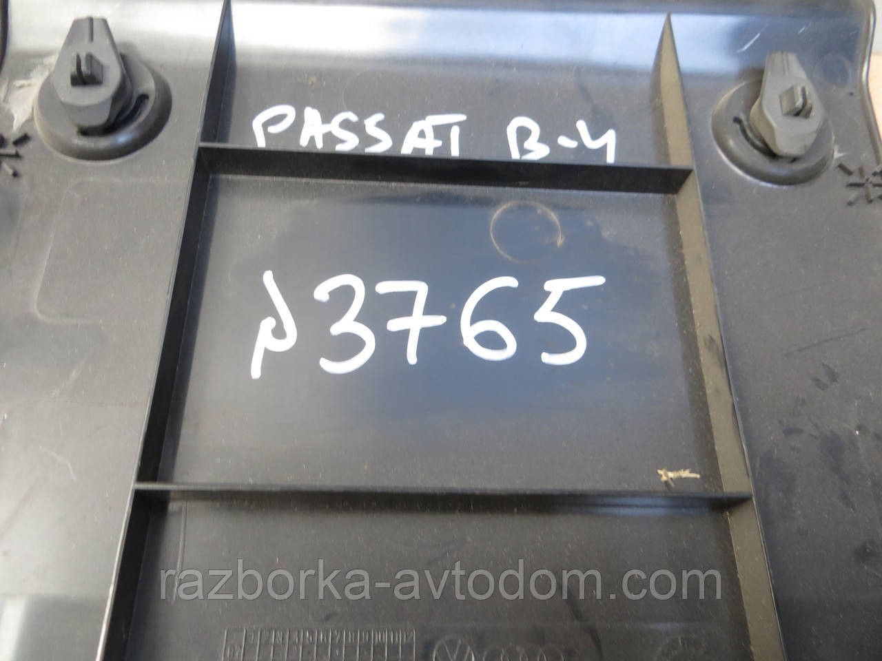 Кришка віщевого відсіку багажника VW Passat b4 (1993-1997) OE:333867462