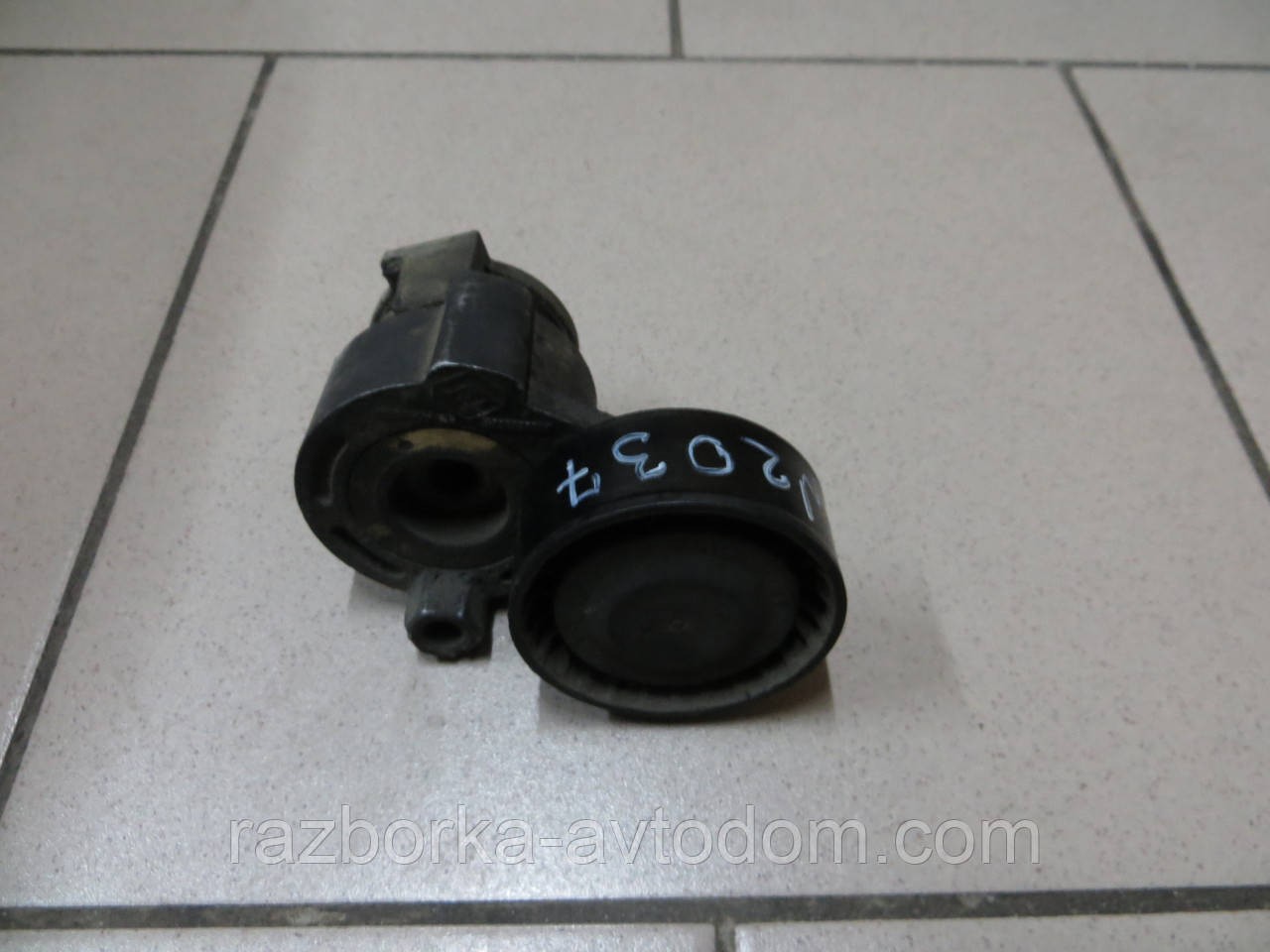 Натяжний механізм ролика генератора Renault Kangoo (08-13) 1.5DCI OE:8200608550