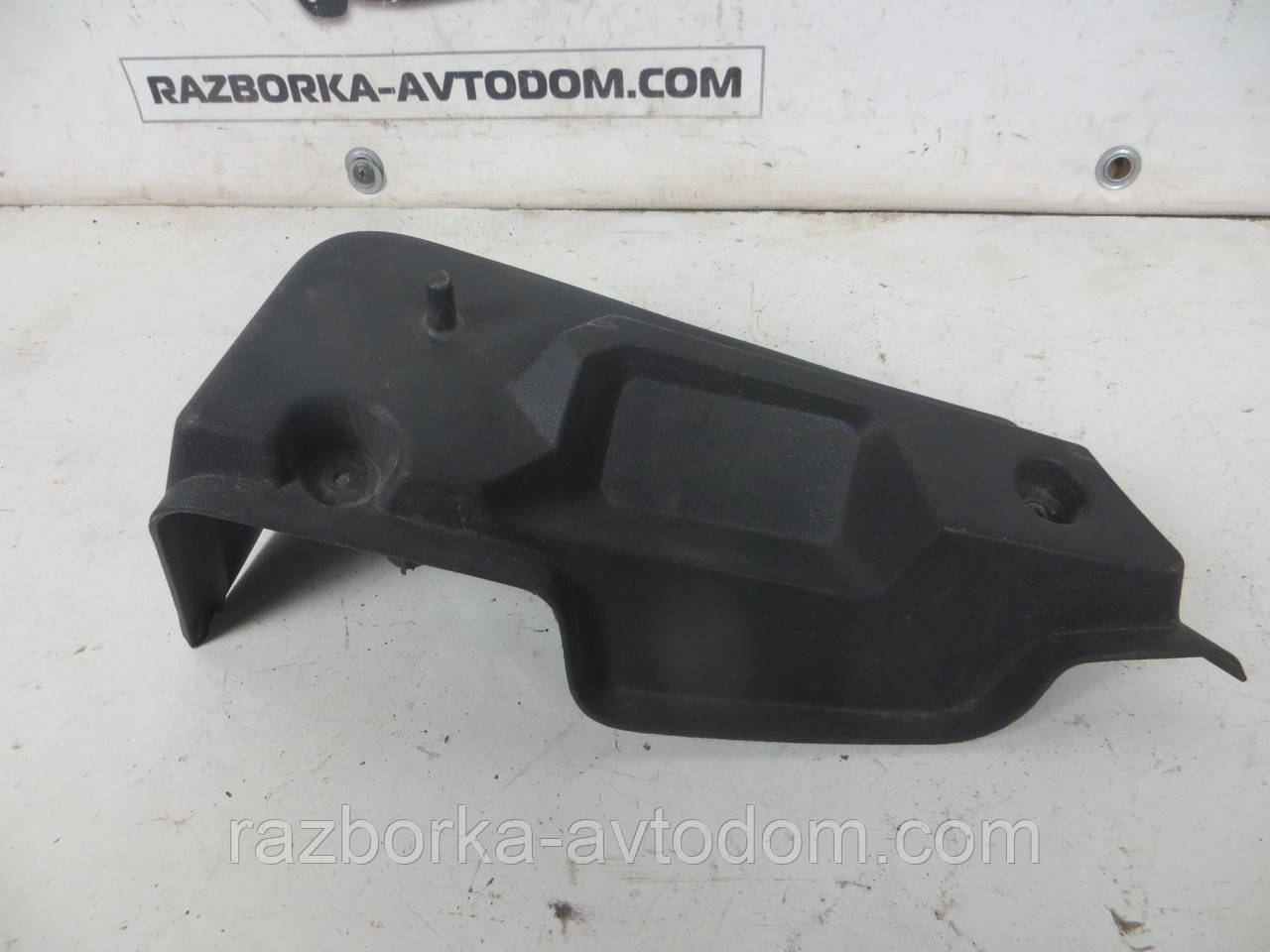 Тримач полиці багажника правий Renault Megane 2 (2003-2008) OE:8200034995