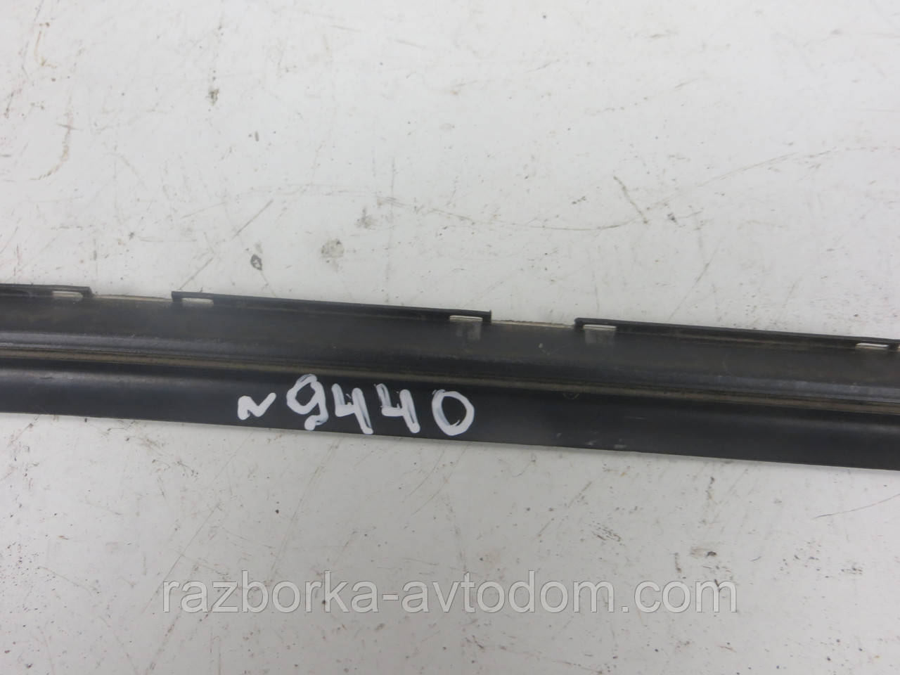 Ущільнювач скла передніх правих дверей (внутрішній) Opel Zafira A (1999-2005) OE:024468034