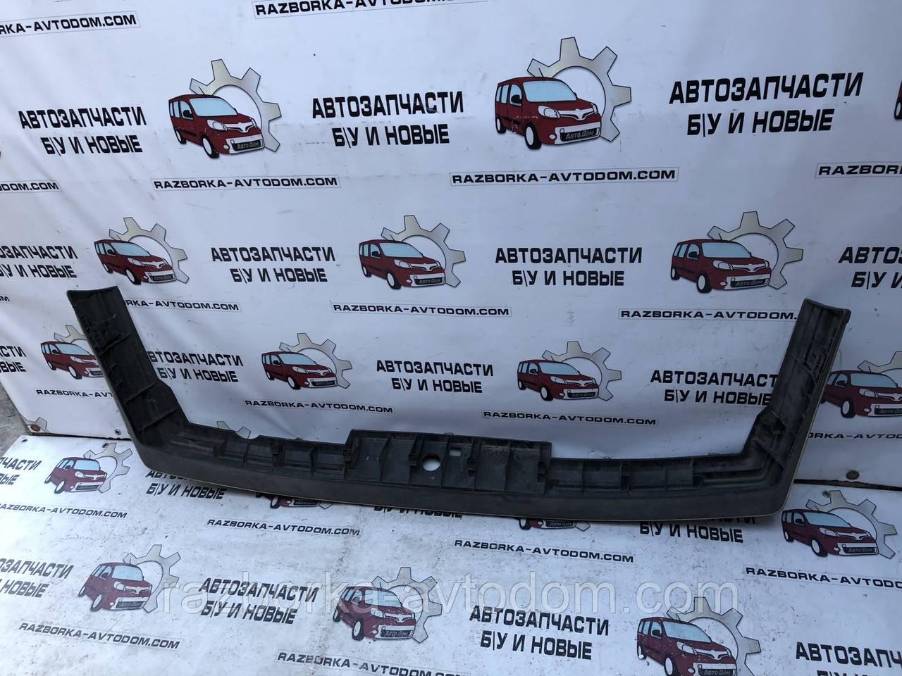 Бампер передній VW Santana B2 (81-84) OEM 325807221