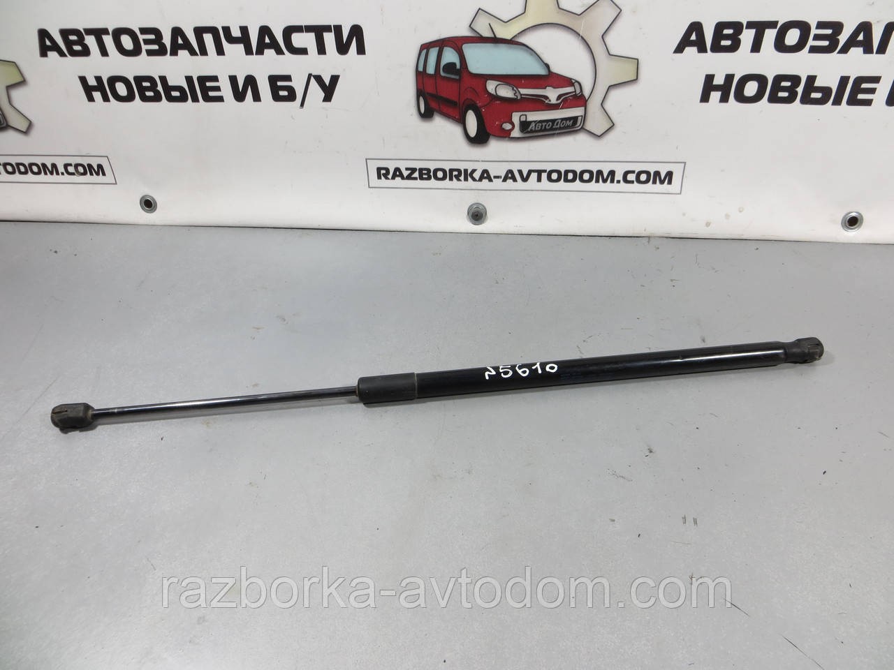 Амортизатор кришки багажника (універсал) VW Passat B8 (2014-2019) ОЕ: 3G9827550A