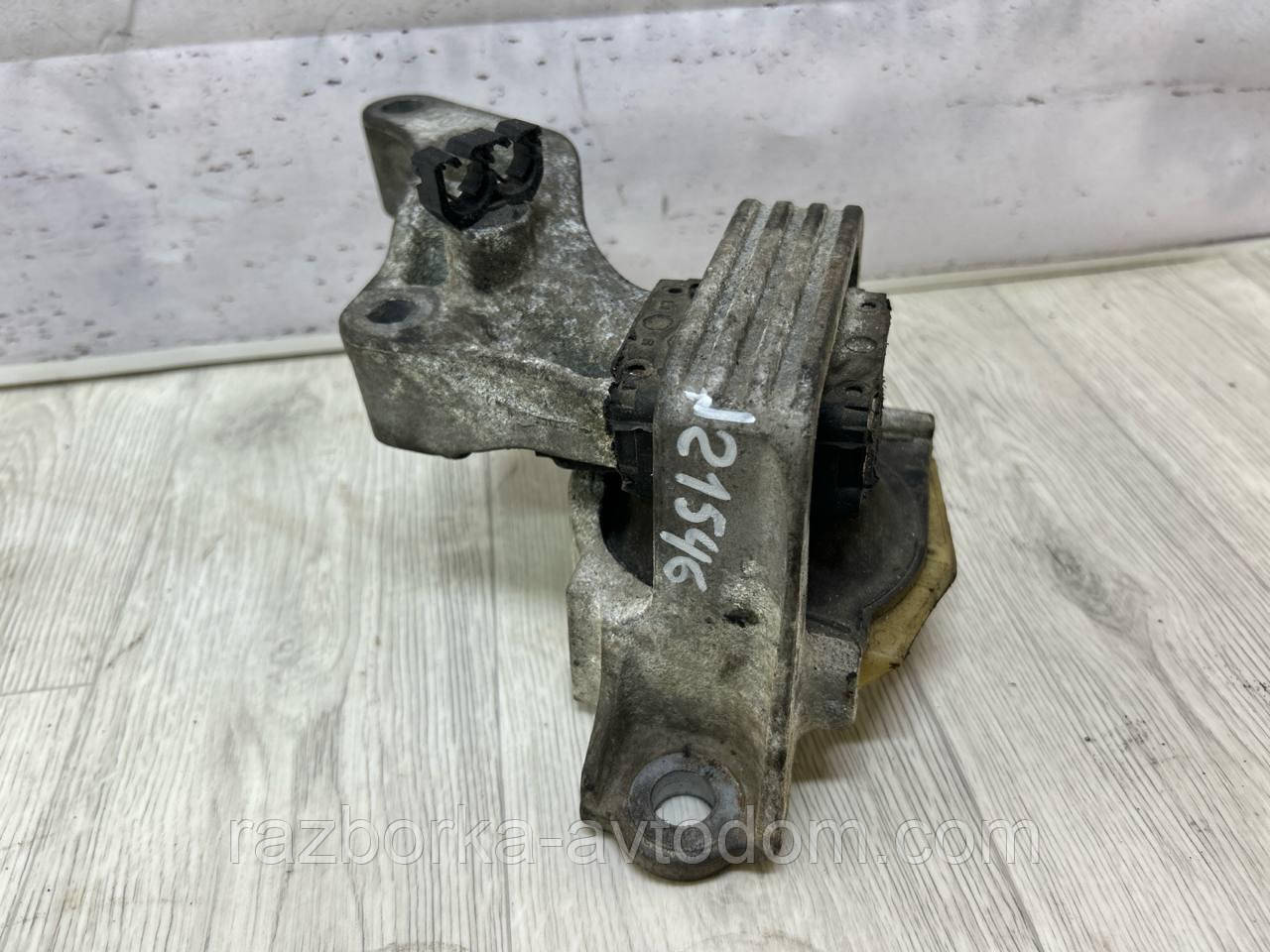 Подушка двигуна права 1.6TDCI Renault Scenic 3, Grand Scenic 3, Megane 3 OE:112841371R