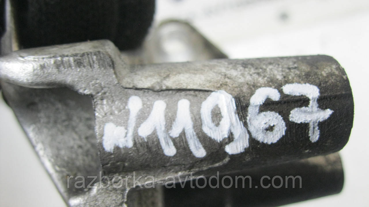 Кронштейн паливного насоса (ТНВД) Renault Megane 2 (2003-2009) Scenic, Laguna, Trafic, Vivaro OE:8200193773
