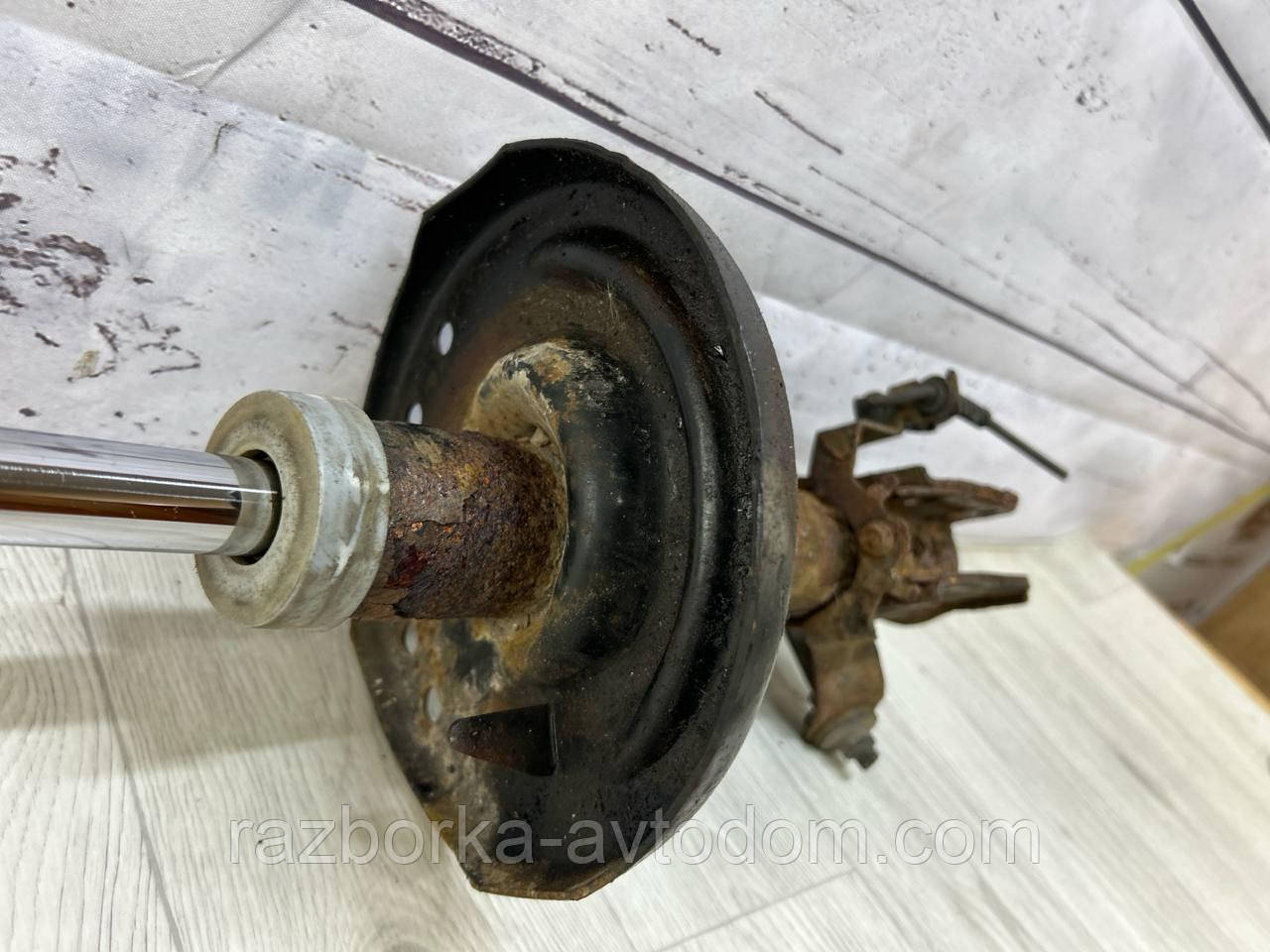 Амортизатор передній Renault Scenic 3, Grand Scenic 3, Fluence 3 OE:543020017r