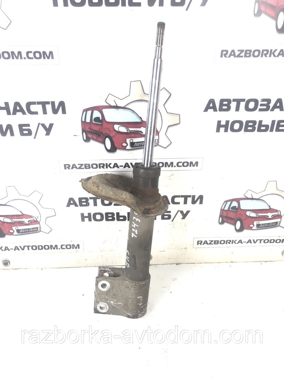 Амортизатор передній правий Citroen C4 (04-10)
